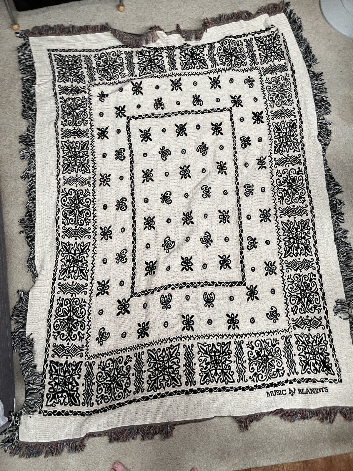 Handmade Giant Bandana Blanket (Black & Cream) Size ONE SIZE - 2 Thumbnail