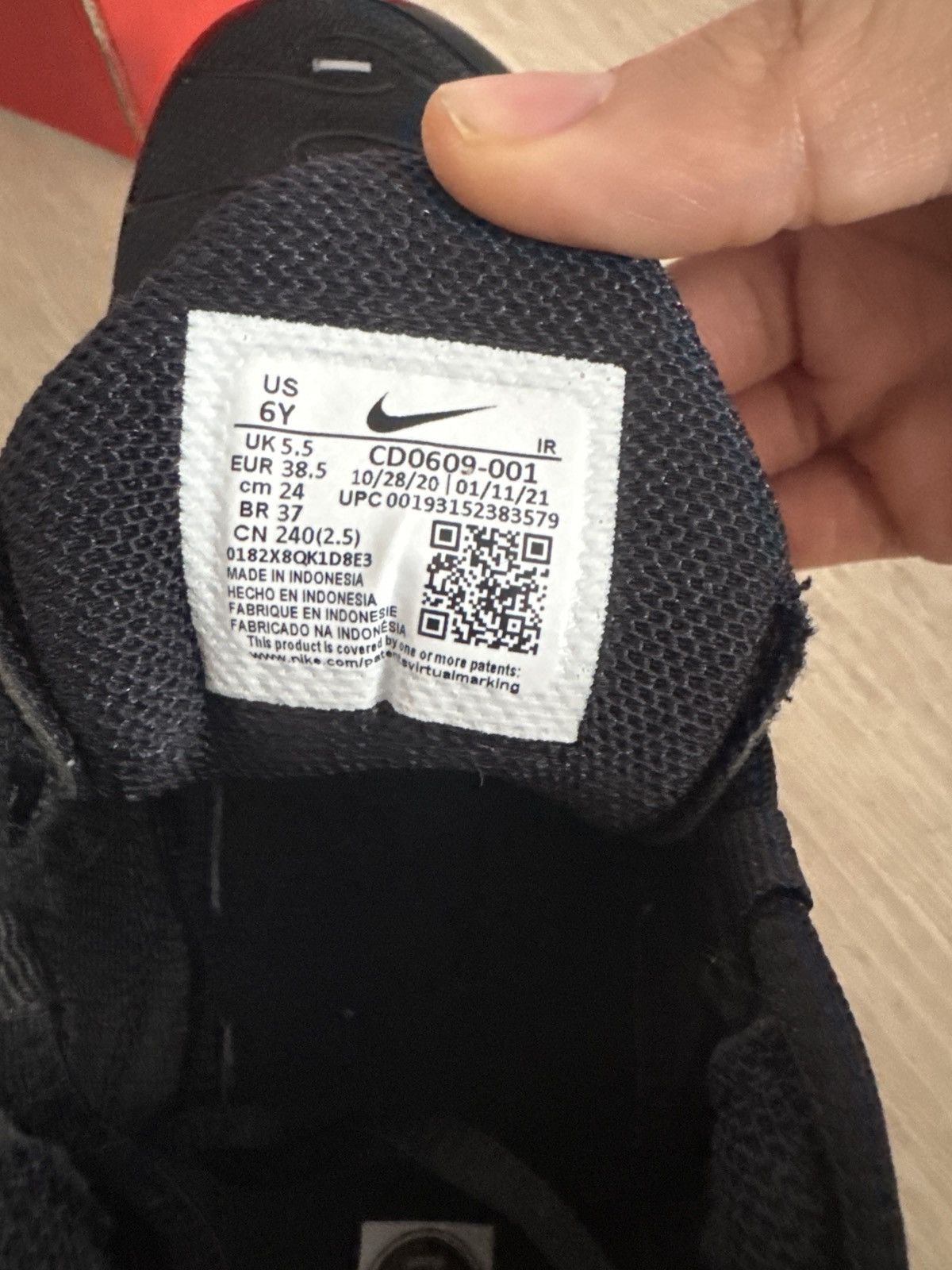 Nike Air VaporMax Plus 'Triple Black' Size US 6 / EU 39 - 6 Thumbnail