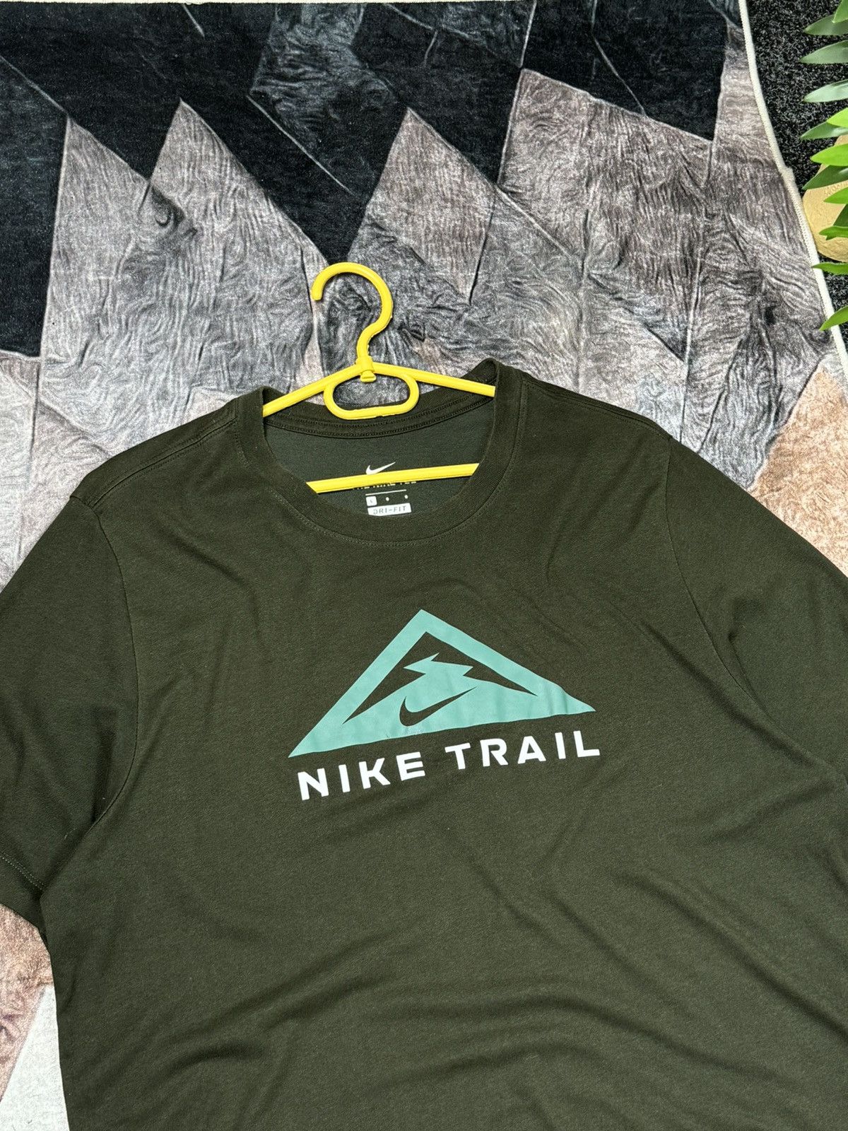 Nike Nike Trail Tee T-shirts Size L Size US L / EU 52-54 / 3 - 3 Thumbnail