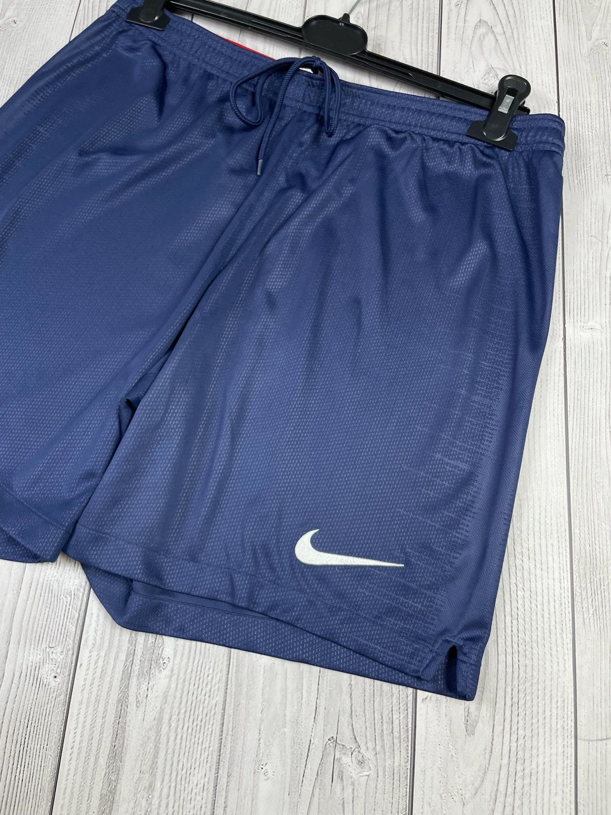 Nike Vintage nike PSG soccer shorts size L logo Size US 34 / EU 50 - 2 Thumbnail