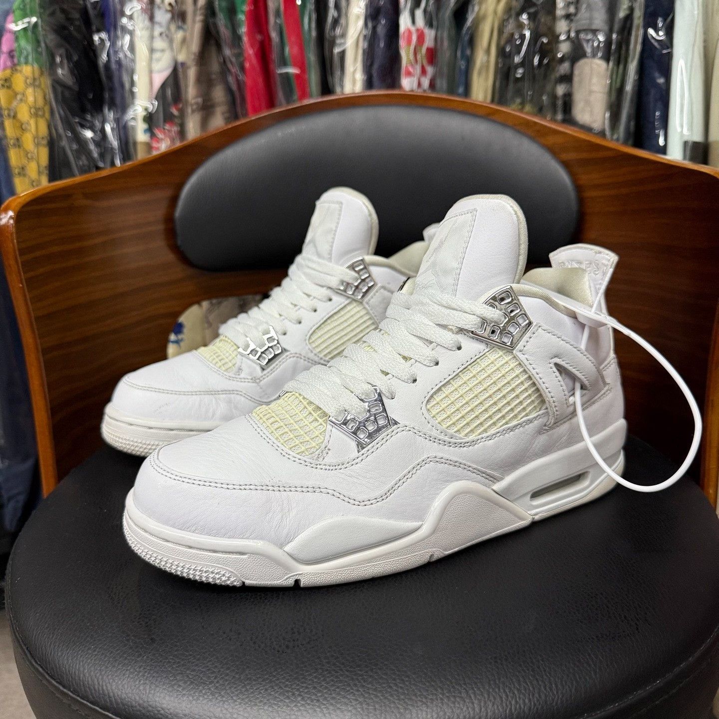 Nike Nike AJ4 White Lowtop Sneakers 8 Men Size US 8 / EU 41 - 1 Thumbnail
