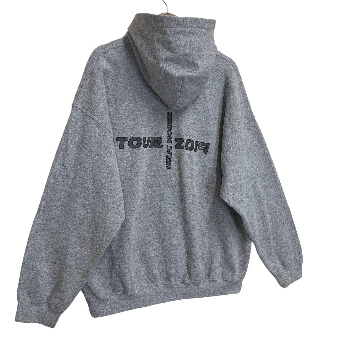 Japanese Brand Helig Moder Tour 2019 Big Logo Pullover Hoodies Size US XL / EU 56 / 4 - 2 Thumbnail