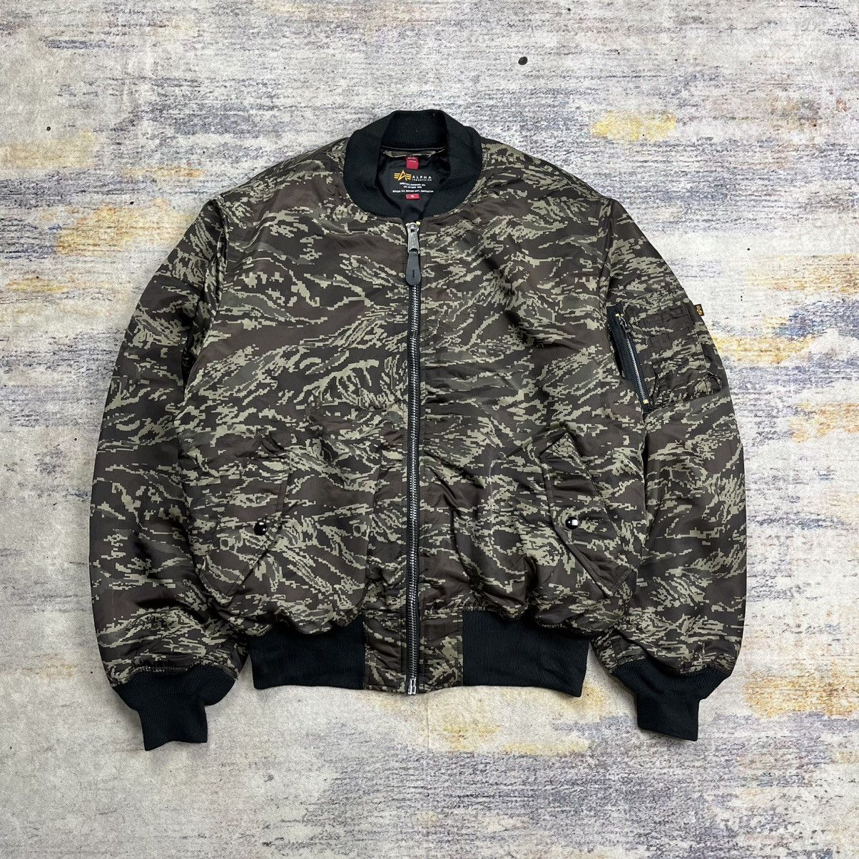 Alpha Industries Alpha industries digital camouflage Ma-1 bomber jacket Size US XL / EU 56 / 4 - 1 Thumbnail