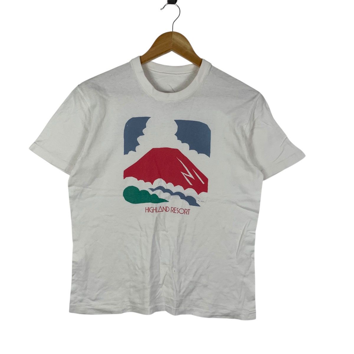 Vintage Vintage 90’ JAPAN FUJI MOUNTAIN Highland Resort Tee Shirt Size S / US 4 / IT 40 - 4 Thumbnail