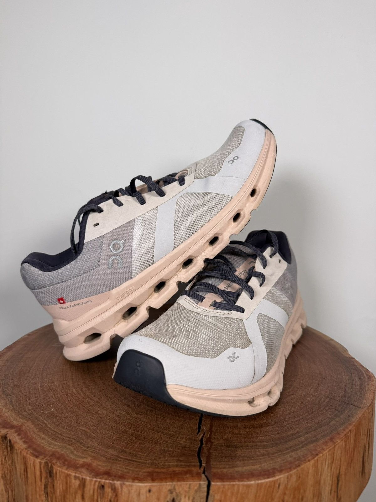 On ON Womens Cloudrunner Frost Fade Running Shoes Size US 10.5 / IT 40.5 - 1 Thumbnail