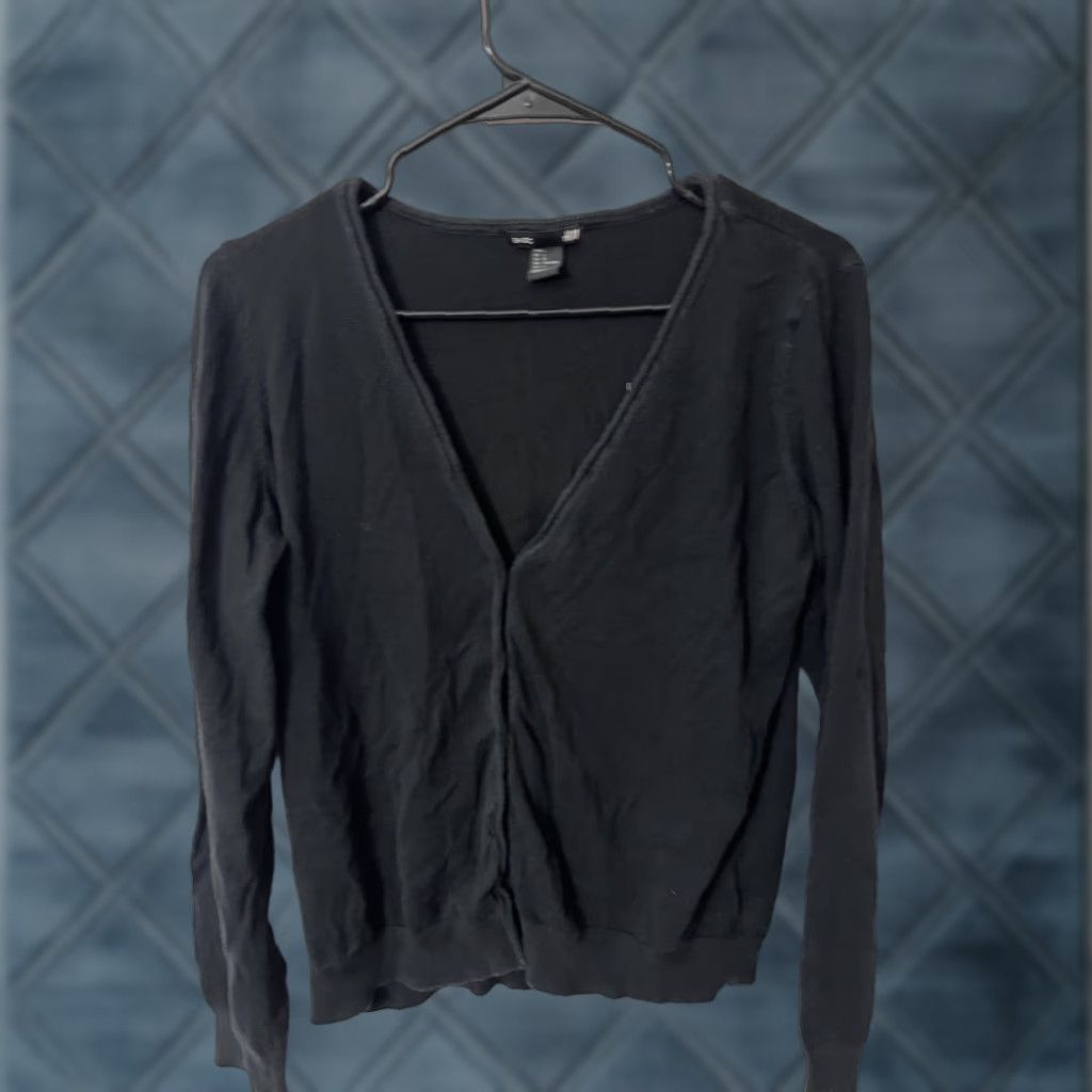 H&M H&M Basic Black Cardigan Sweater Women's L Long Sleeve V-Neck Button Front Size L / US 10 / IT 46 - 1 Thumbnail