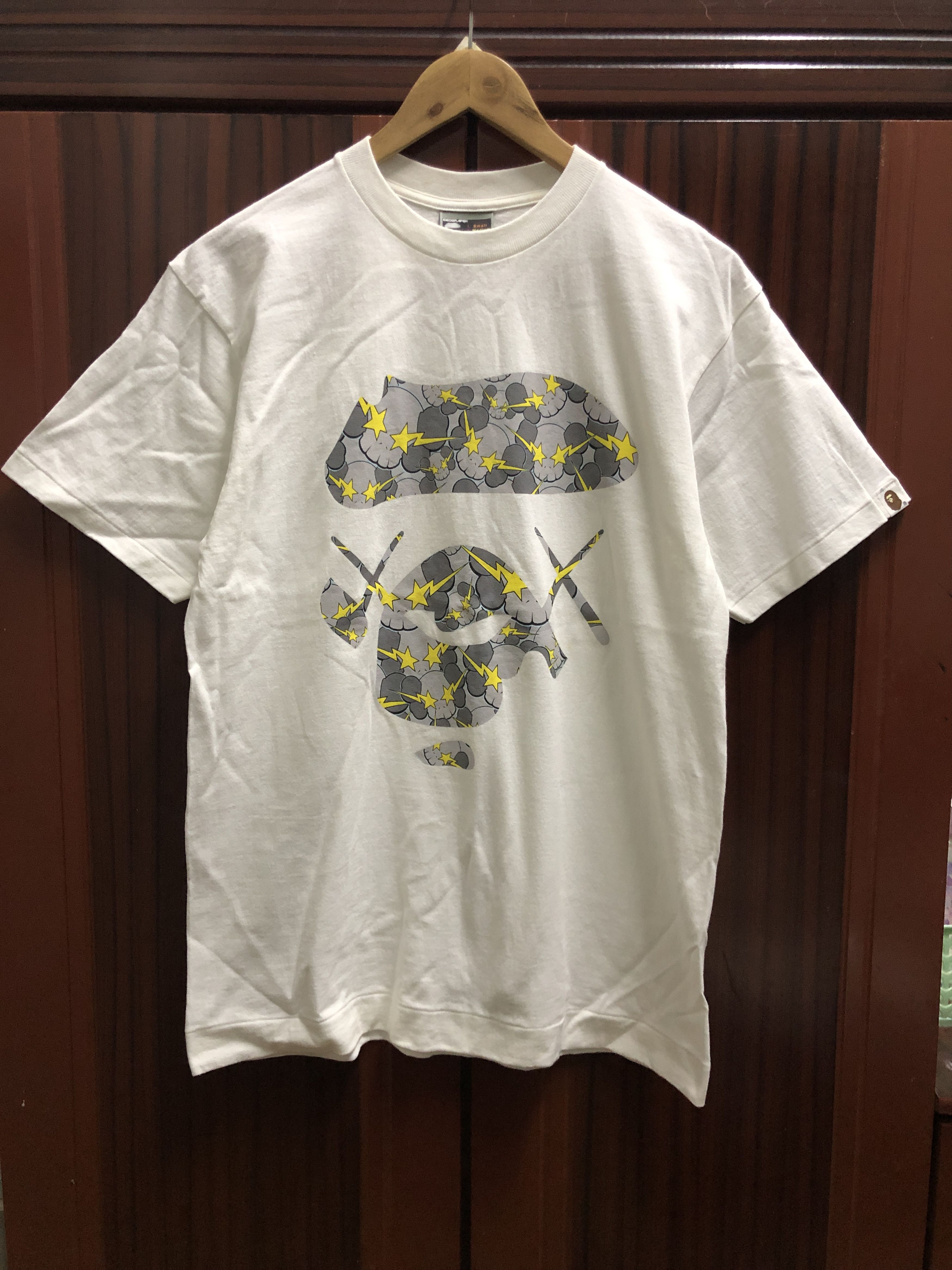 Bape × Kaws OG Vintage 2000 A Bathing Ape Face X Kaws Tshirts Size US M / EU 48-50 / 2 - 1 Thumbnail