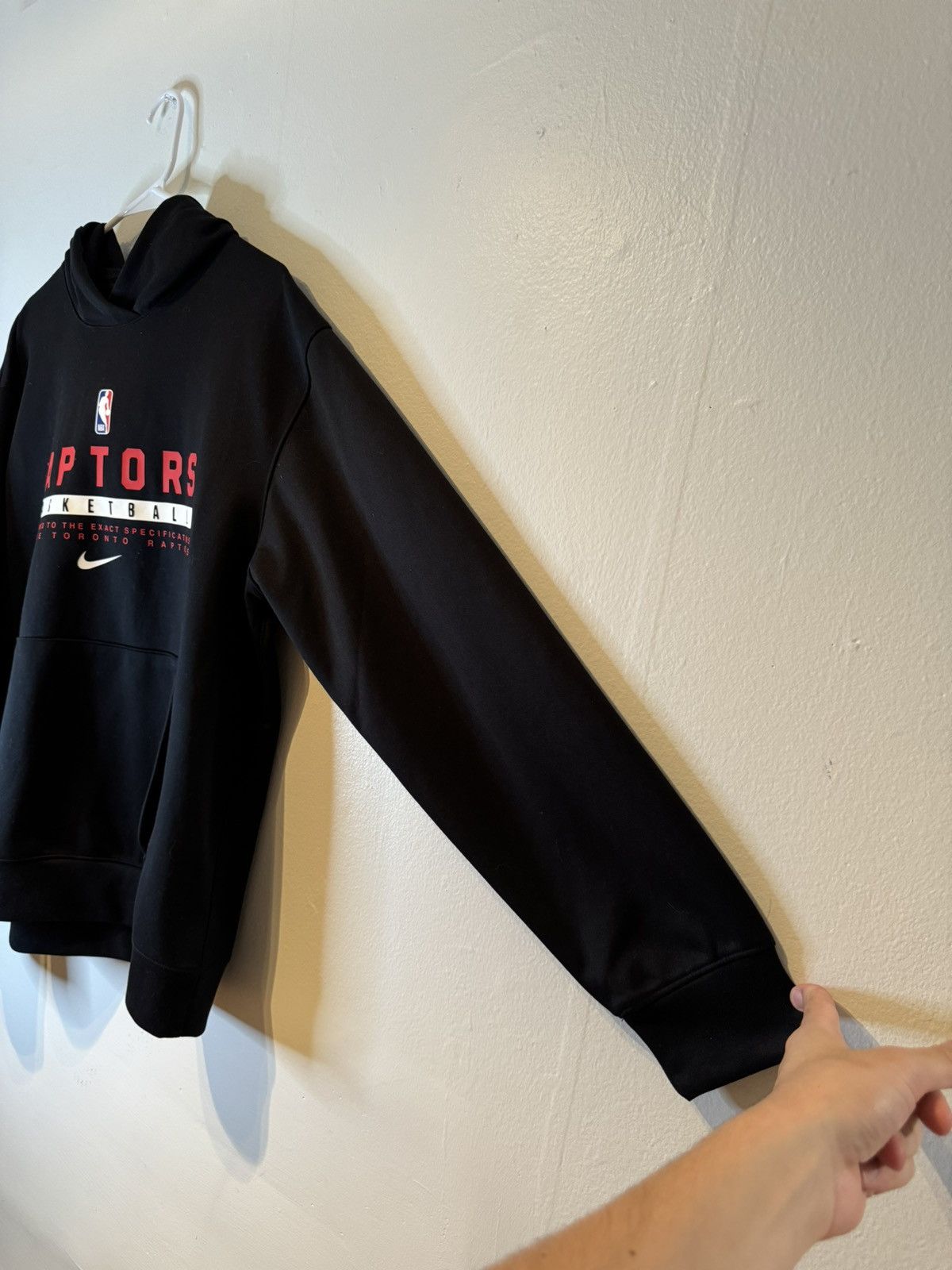 Nike Nike Toronto Raptors Men's Spotlight Hoodie Size Large Nba Size US L / EU 52-54 / 3 - 3 Thumbnail