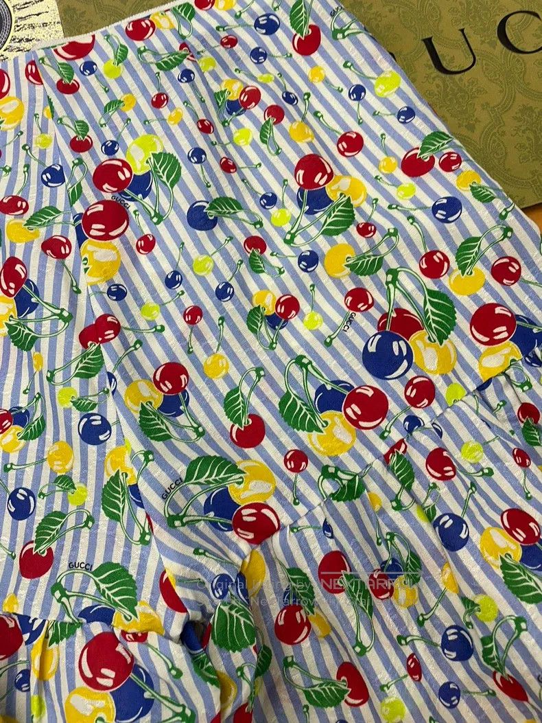 Gucci Gucci Cherry-printed high-waisted shorts Size 27" / US 4 / IT 40 - 2 Thumbnail