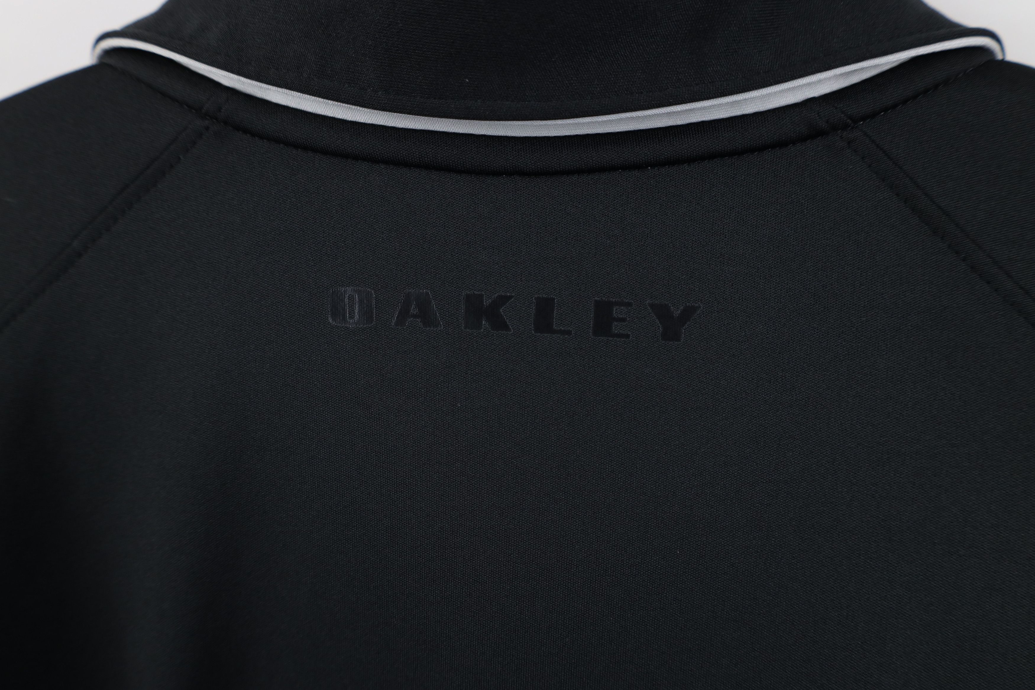 Oakley Vintage Y2K Oakley Spell Out Knit Collared Golf Polo Black Size US L / EU 52-54 / 3 - 11 Thumbnail