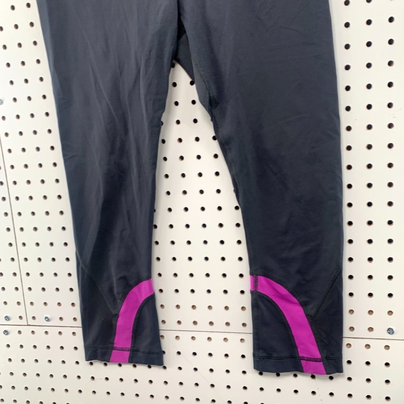 Lululemon Lululemon Inspire Crop Leggings Size 6 Black Purple Yoga Training 28x21 Womens Size 28" / US 6 / IT 42 - 5 Thumbnail