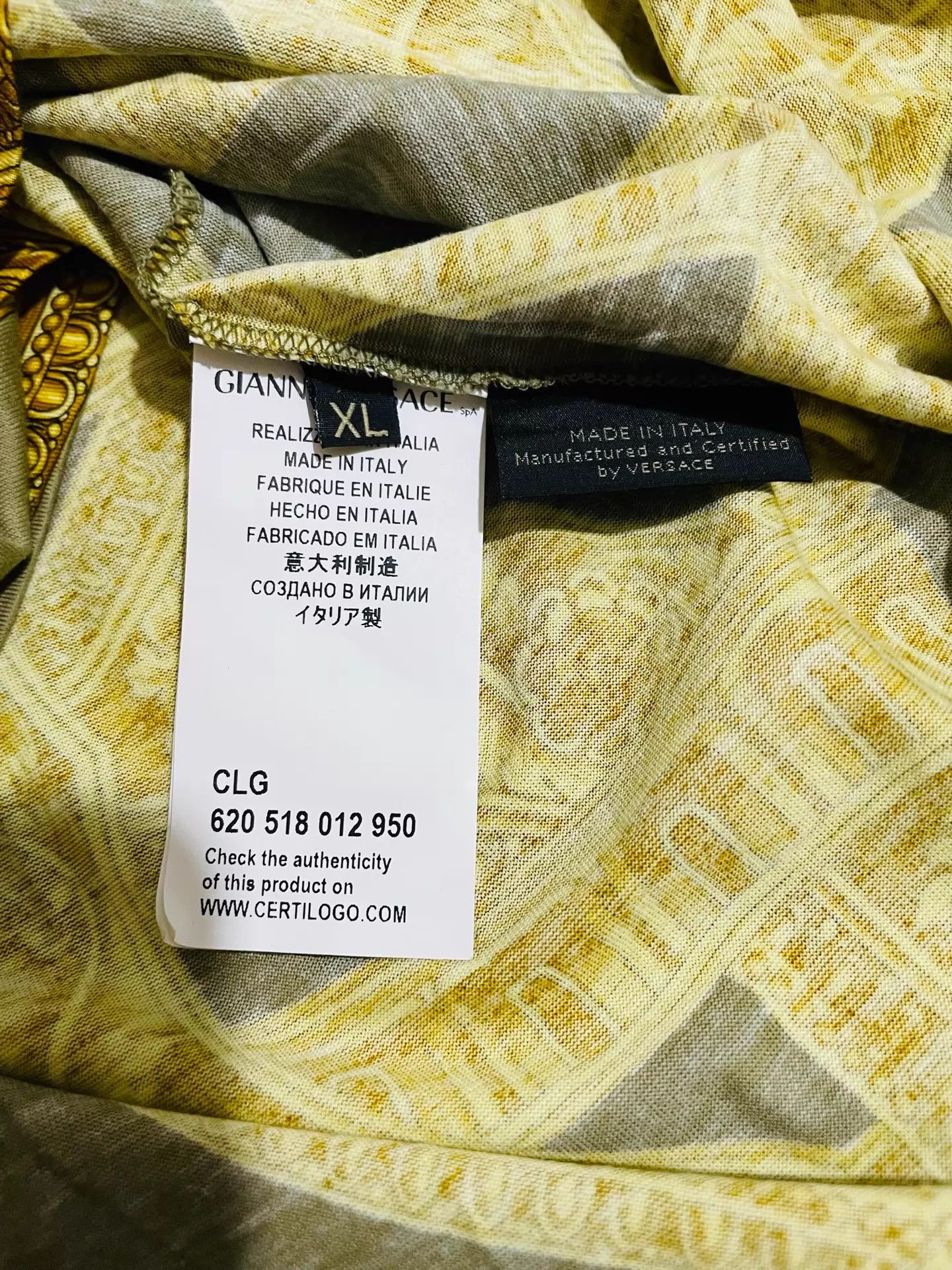 Versace Versace Baroque Medusa Gold Foil Runway SS T-Shirt XL Size XL / US 12-14 / IT 48-50 - 7 Thumbnail
