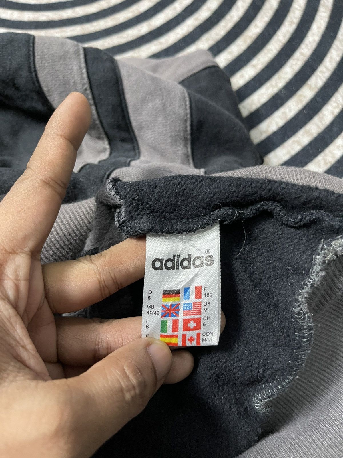 Adidas 90s ADIDAS THREE STRIPES RETRO LOGO SUN FADED BOXY STYLE Size US M / EU 48-50 / 2 - 11 Thumbnail