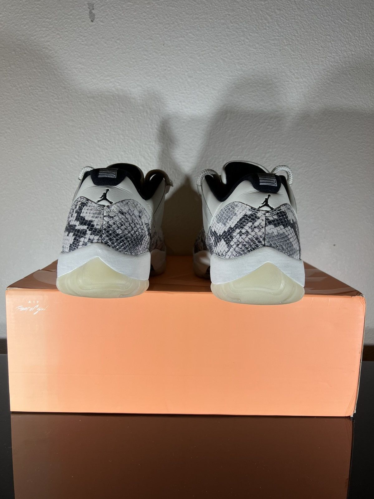 Jordan Brand Jordan 11 Low “Light Bone Snakeskin” size 11 Size US 11 / EU 44 - 3 Thumbnail