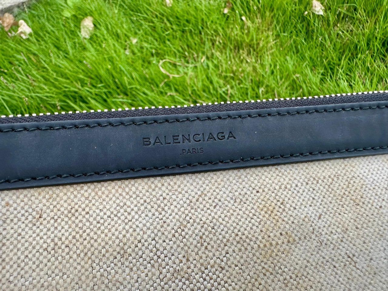 Balenciaga Authentic Balenciaga Navy Cabas Small in Beige Tote Bag Size ONE SIZE - 12 Thumbnail