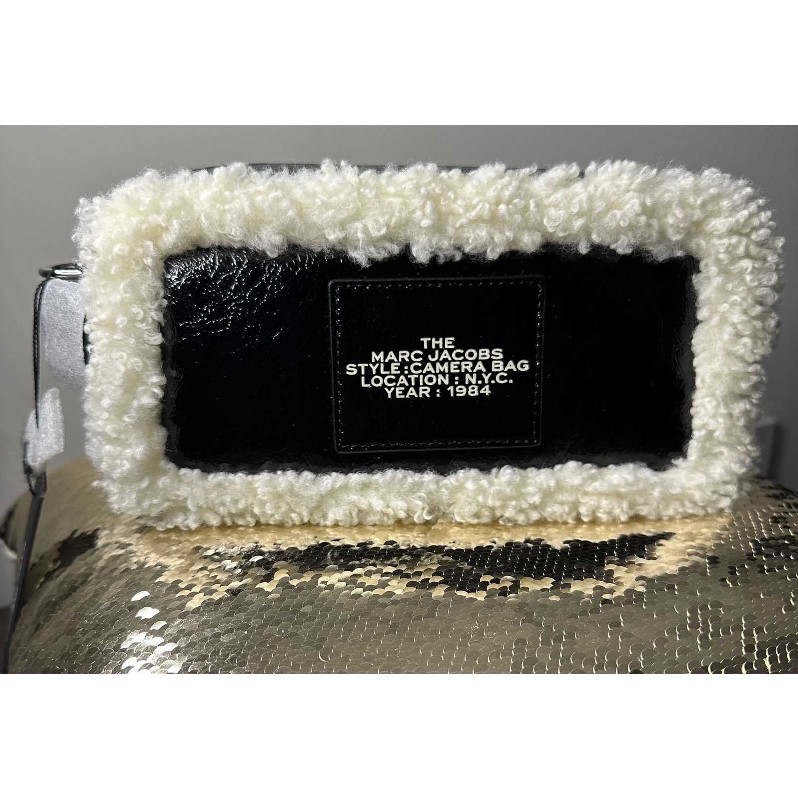 Marc Jacobs Marc Jacobs Shiny Calfskin Faux Shearling Camera Bag Size ONE SIZE - 3 Thumbnail