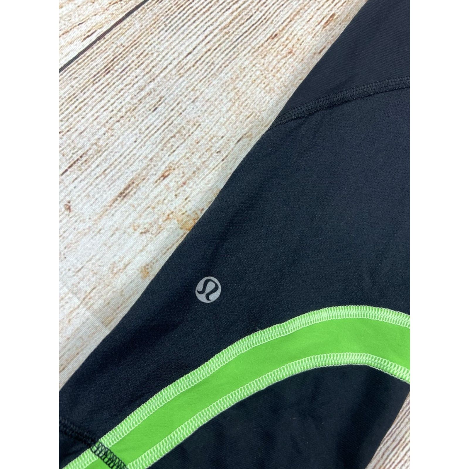 Lululemon Women’s Lululemon Run Inspire Crop Leggings Black and Green Size 8 Size 30" / US 8 / IT 44 - 3 Thumbnail