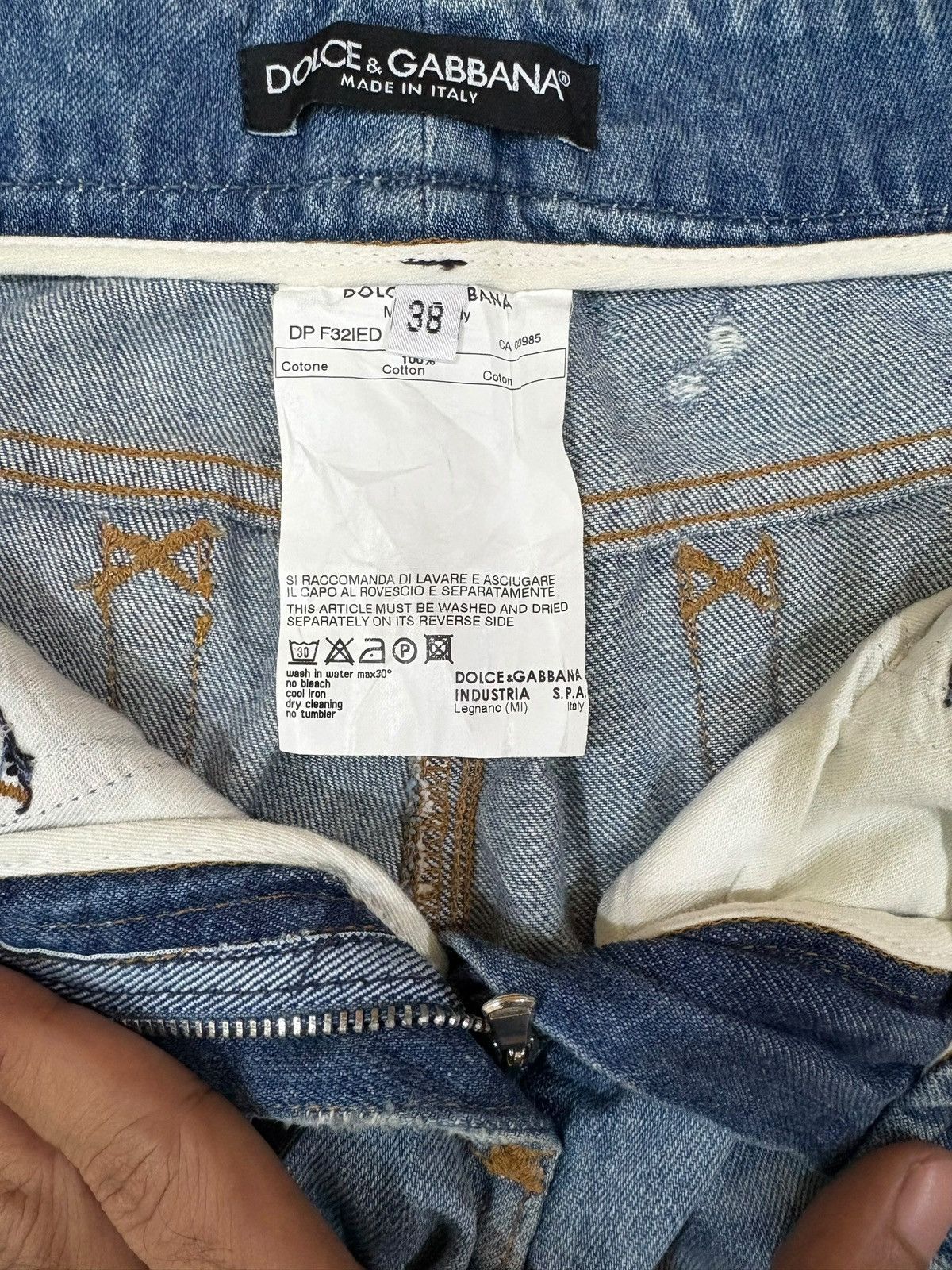 Dolce & Gabbana Vintage Italy Dolce Gabbana Faded Wash Distress Capri Jeans Size 29" - 9 Thumbnail