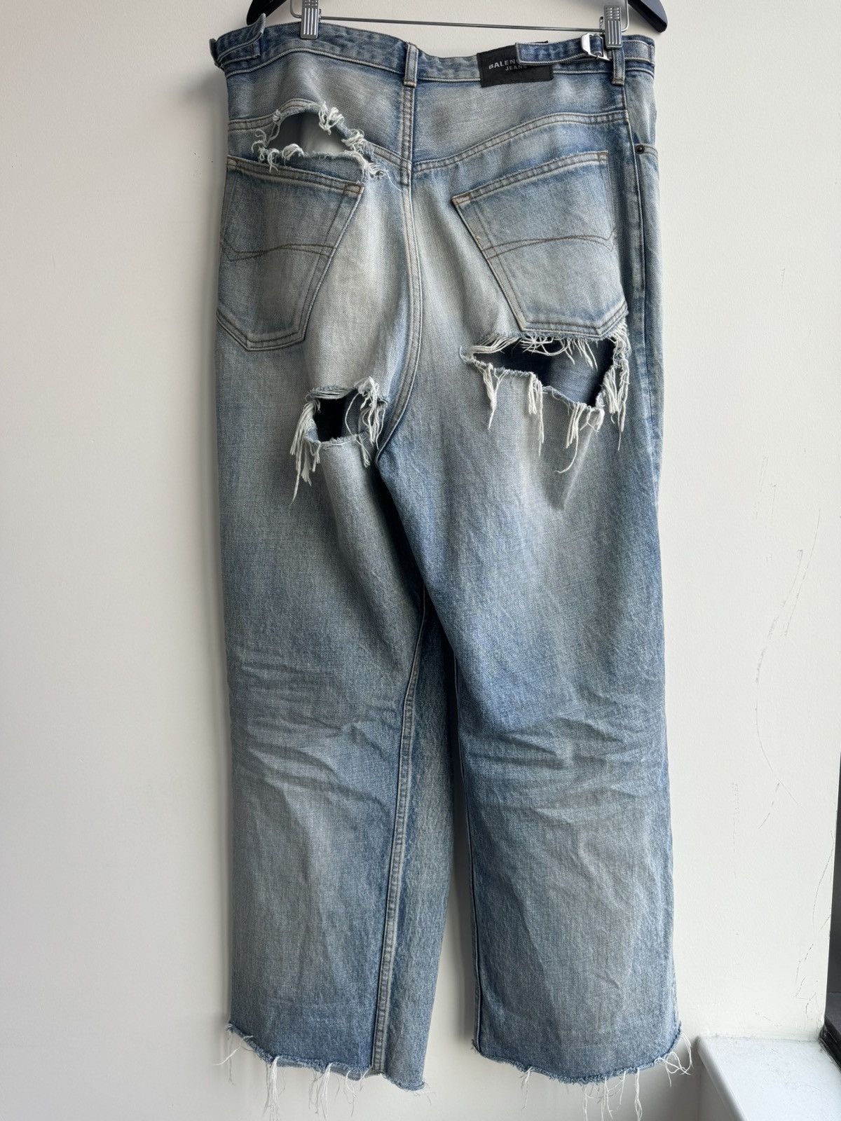 【BALENCIAGA】DESTROYED SKATER JEANS Balenciaga Destroyed Skater Jeans Wide Baggy Distressed Denim
