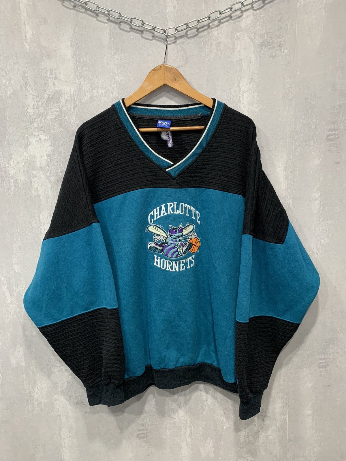 image of NBA x Vintage 90's Charlotte Hornets Sweatshirt Crewneck Baggy Vintage in Black, Men's (Size 2XL)