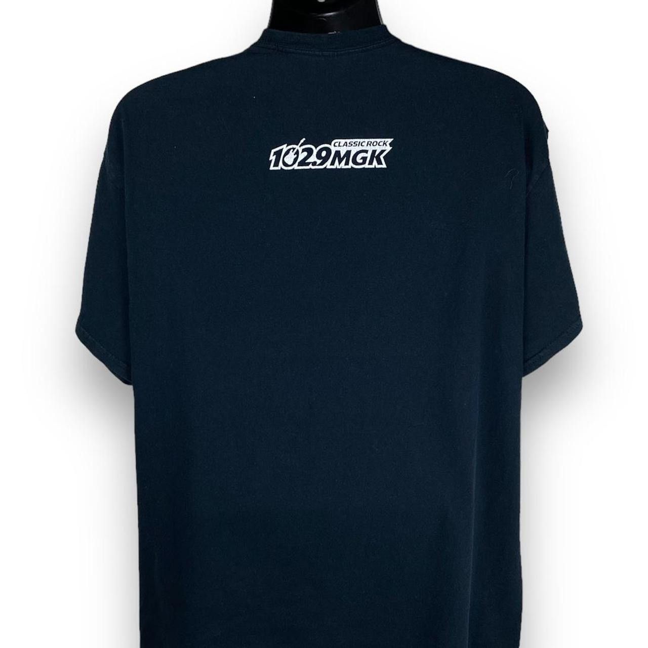 Band Tees × Gildan Vintage Gildan Classic Rock 102.9 MGK Radio Promo Tshirt Size US XL / EU 56 / 4 - 2 Thumbnail