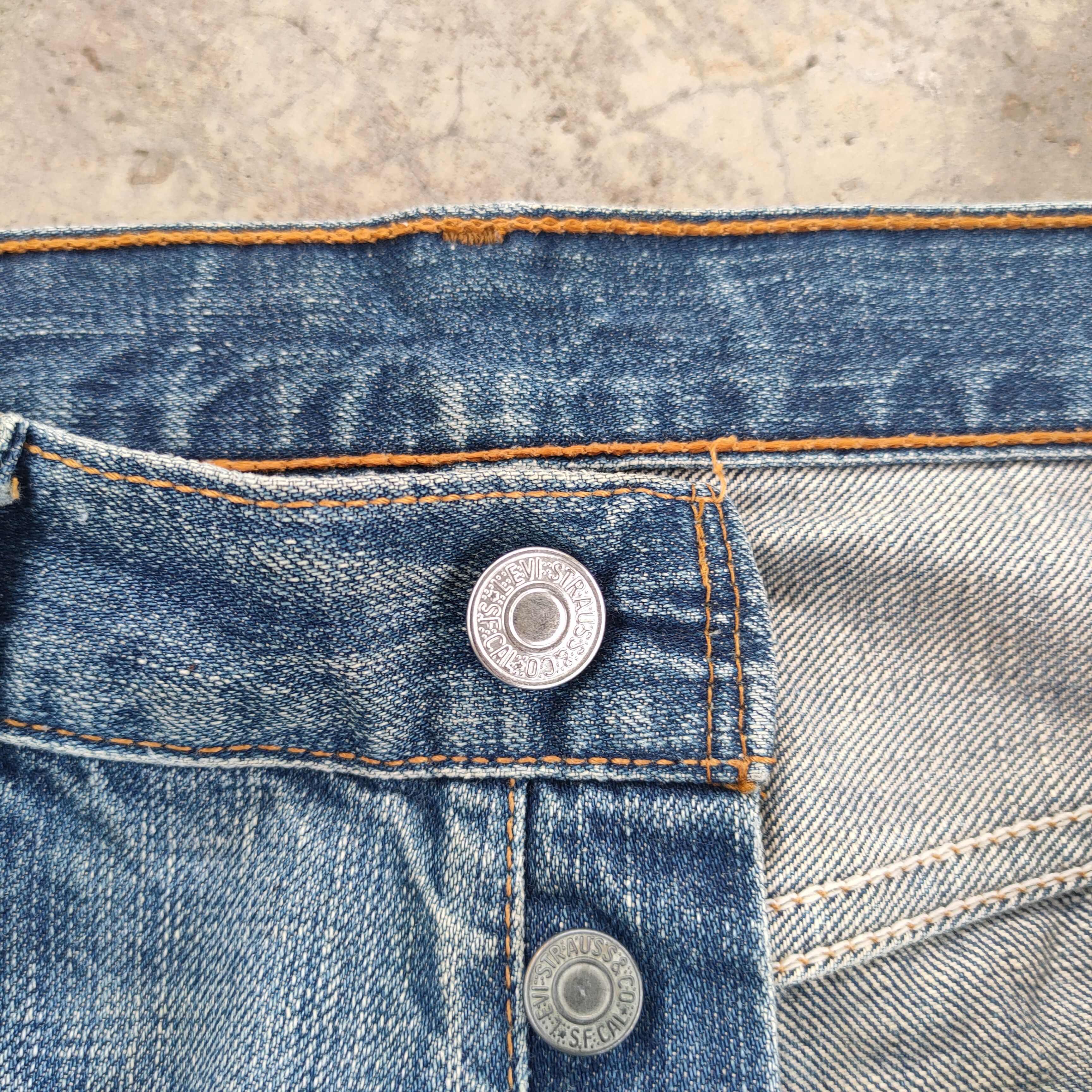 VINTAGE LEVI\'S 501 DISTRESSED JEANS DENIM PANTS