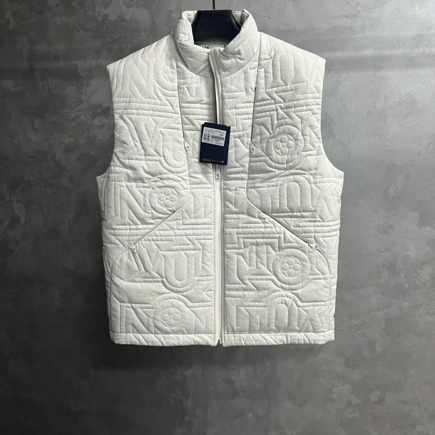 Louis Vuitton Louis Vuitton Down White Tank Top l Men Size US L / EU 52-54 / 3 - 1 Thumbnail