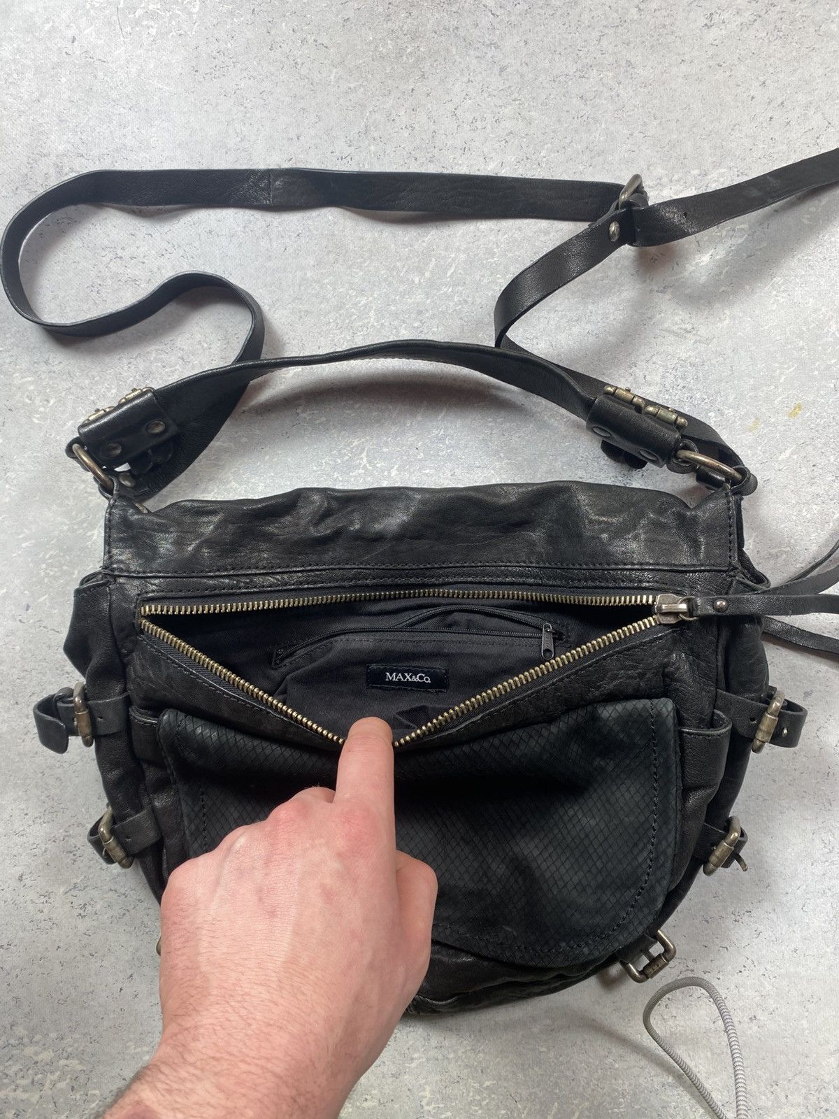MAX&Co. Max&Co Black Leather Hand Bag Size ONE SIZE - 4 Thumbnail