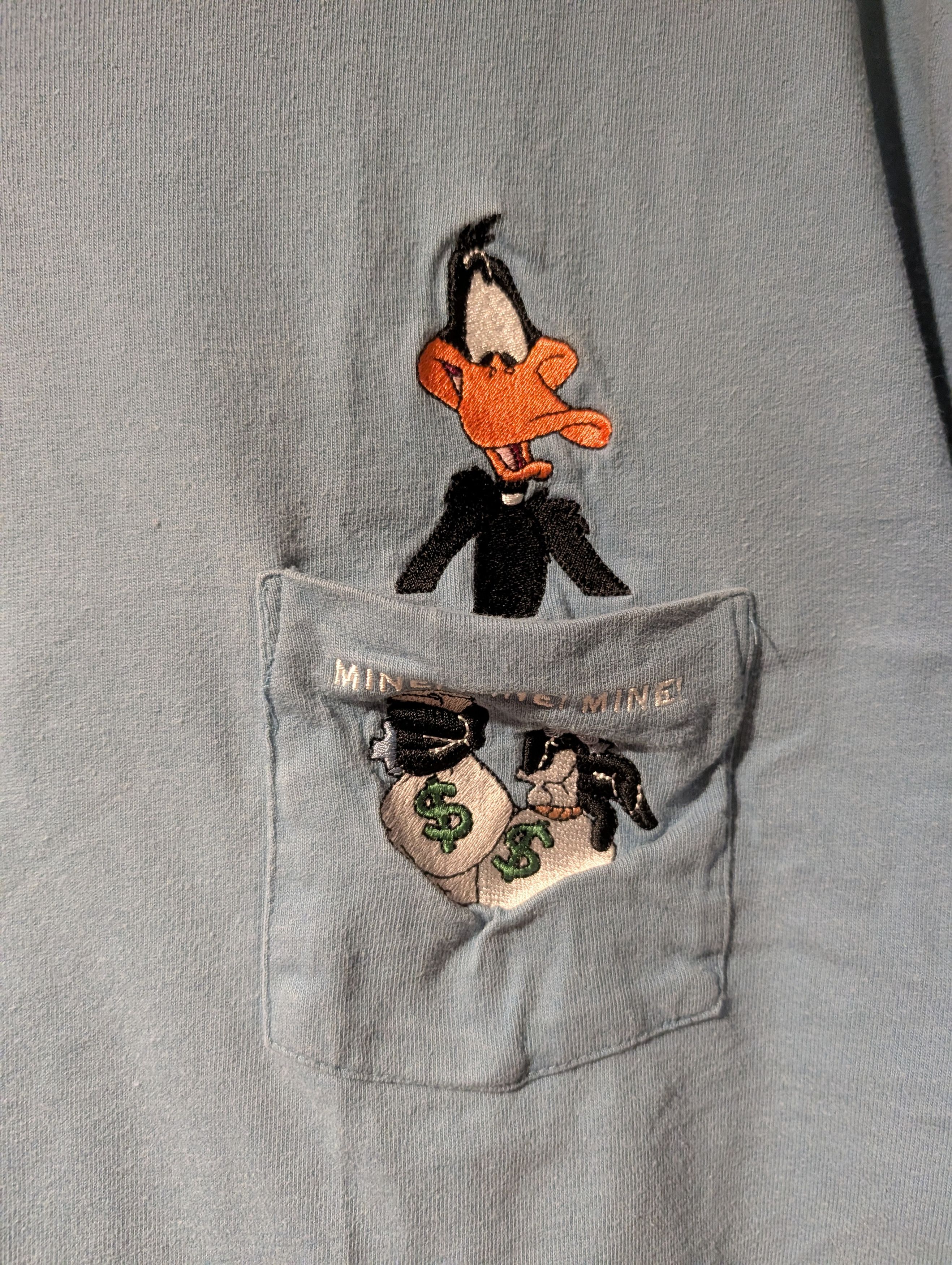 Warner Bros Vintage Warner Bros Studio Store Daffy Duck Pocket T Shirt Size US XL / EU 56 / 4 - 2 Thumbnail