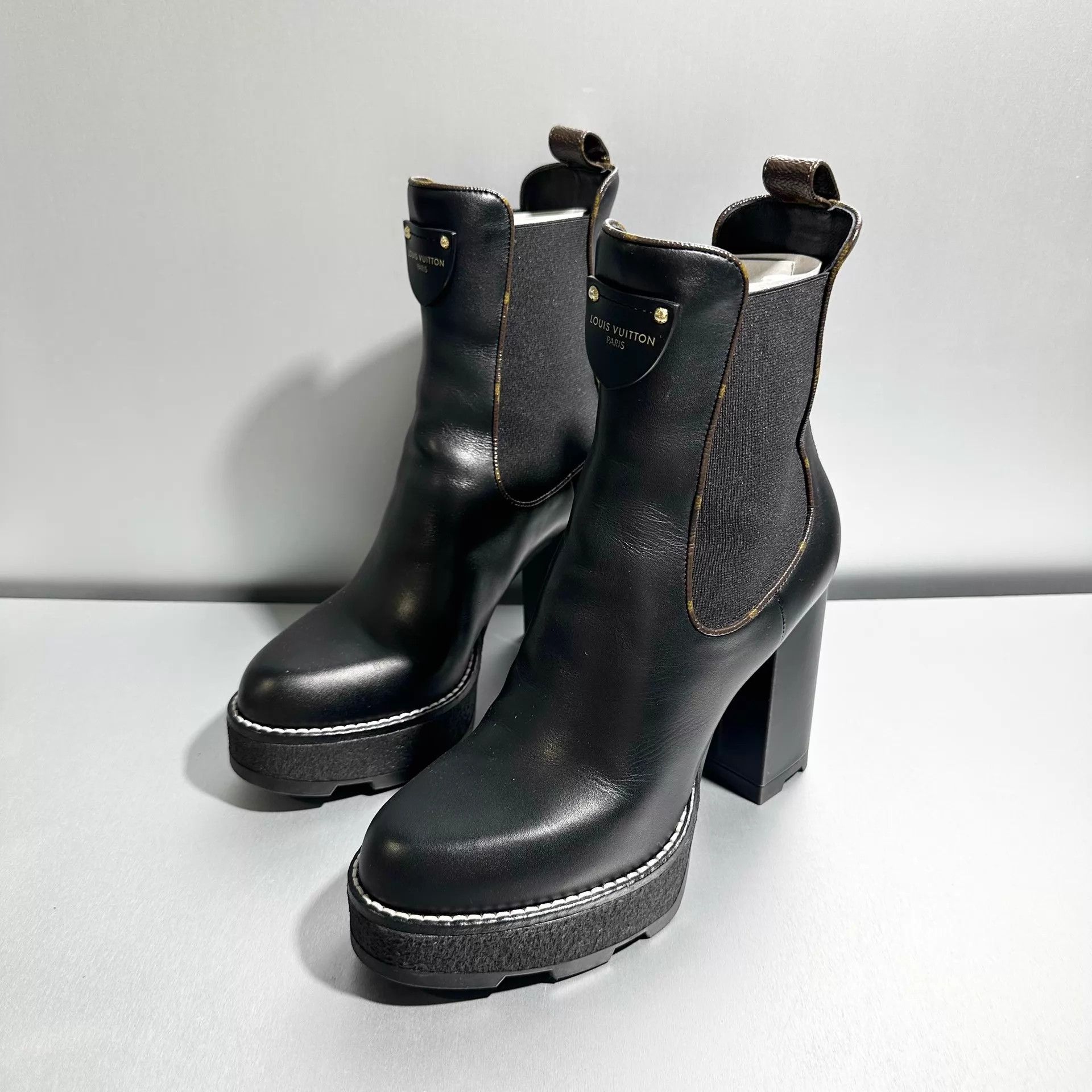 Louis Vuitton Louis Vuitton Monogram Loop Chelsea Boot Wmns EUR 38 Size US 7.5 / IT 37.5 - 1 Thumbnail