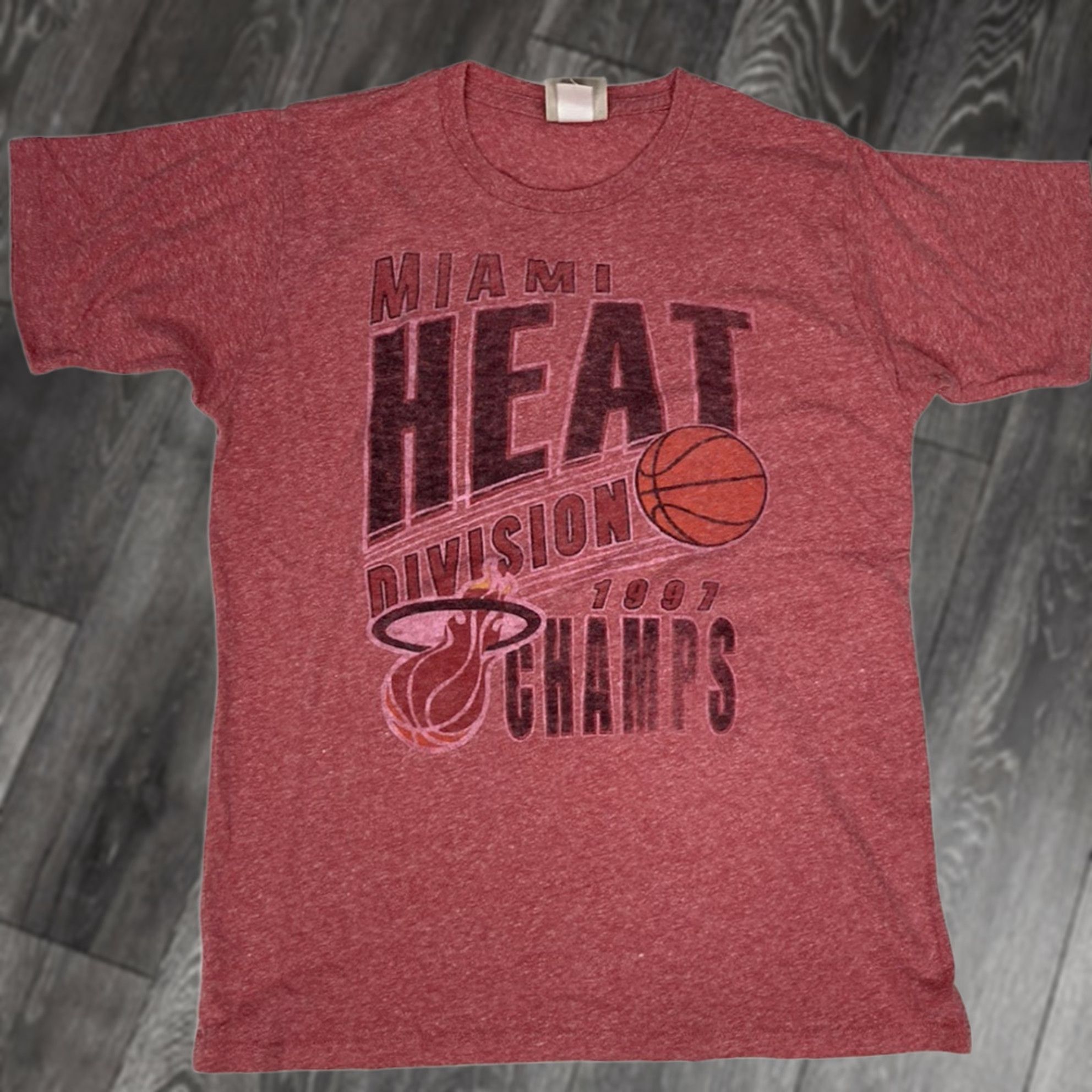 Junk Food VINTAGE Junk Food Miami Heat Division Champs 1997 Graphic T-Shirt Women Small Red Size S / US 4 / IT 40 - 1 Thumbnail