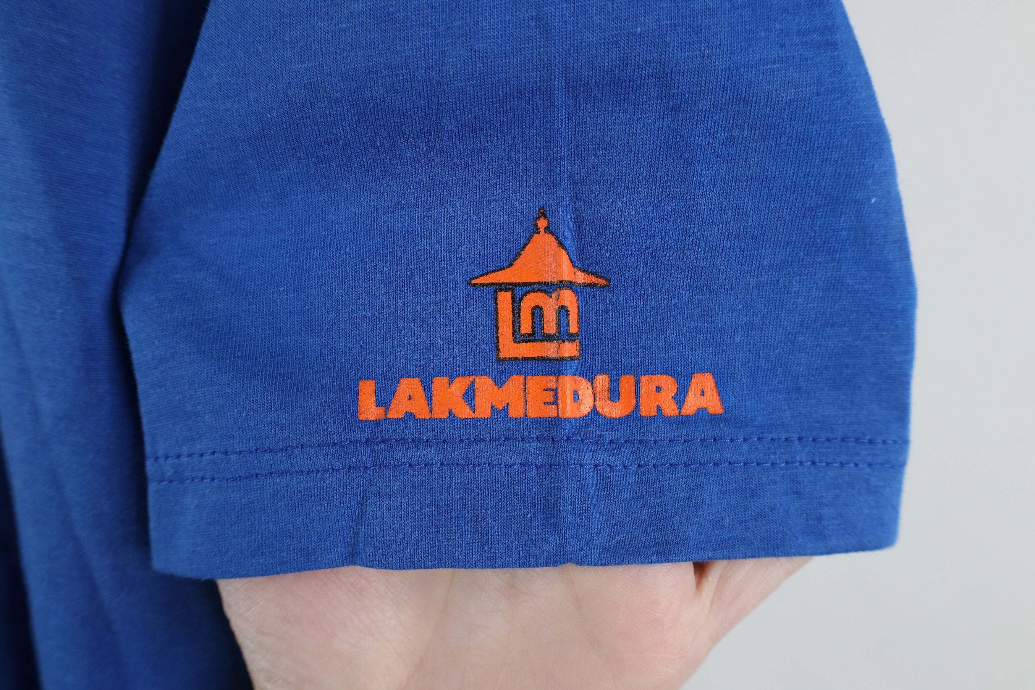 Vintage Vintage 90s Streetwear Sri Lanka Elephant T-Shirt Blue Size US L / EU 52-54 / 3 - 7 Thumbnail