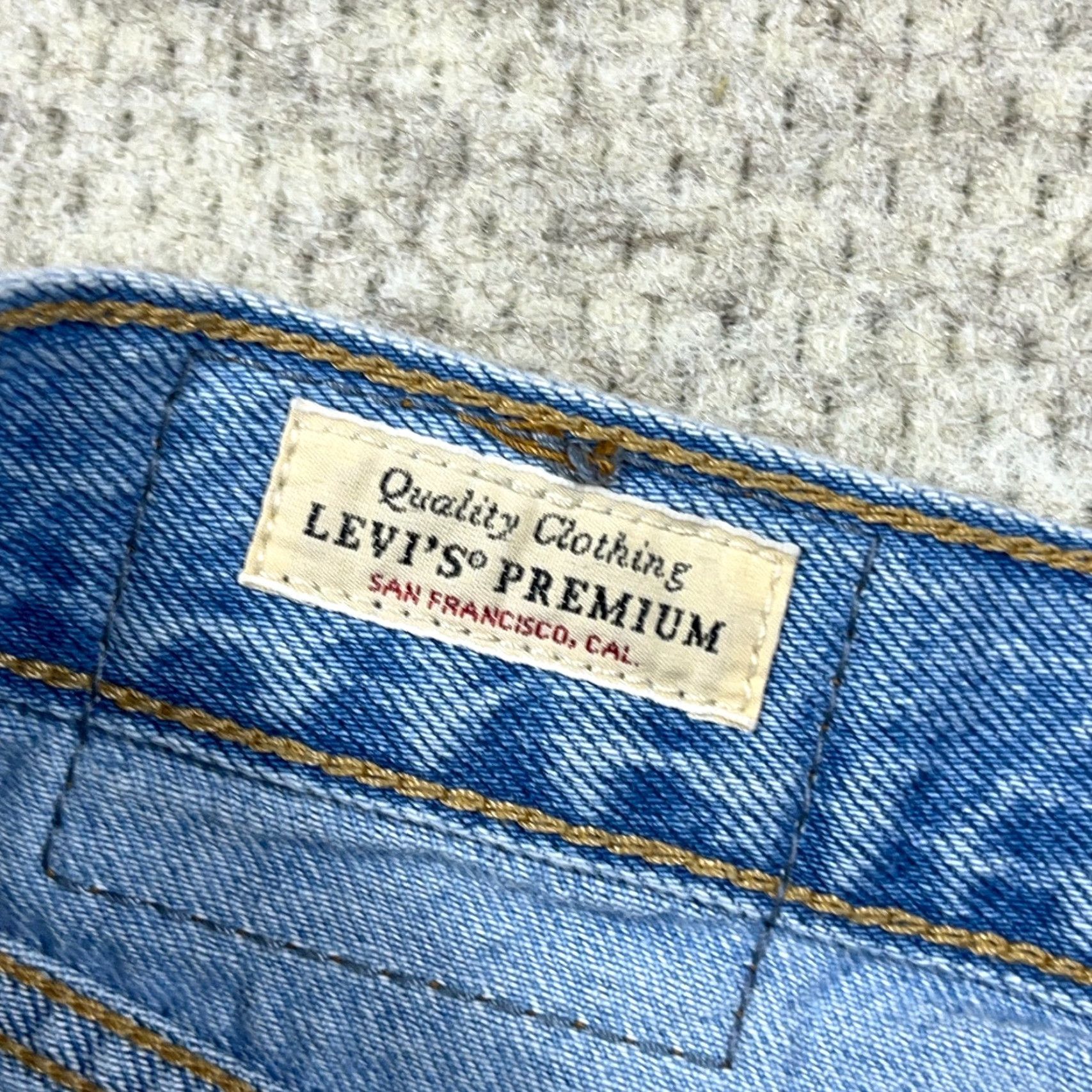 Levi's Levis Mom Shorts Women 27 Cut Off Mid Length Rolled Cuff Patches 80s Retro Womens Size 27" / US 4 / IT 40 - 5 Thumbnail