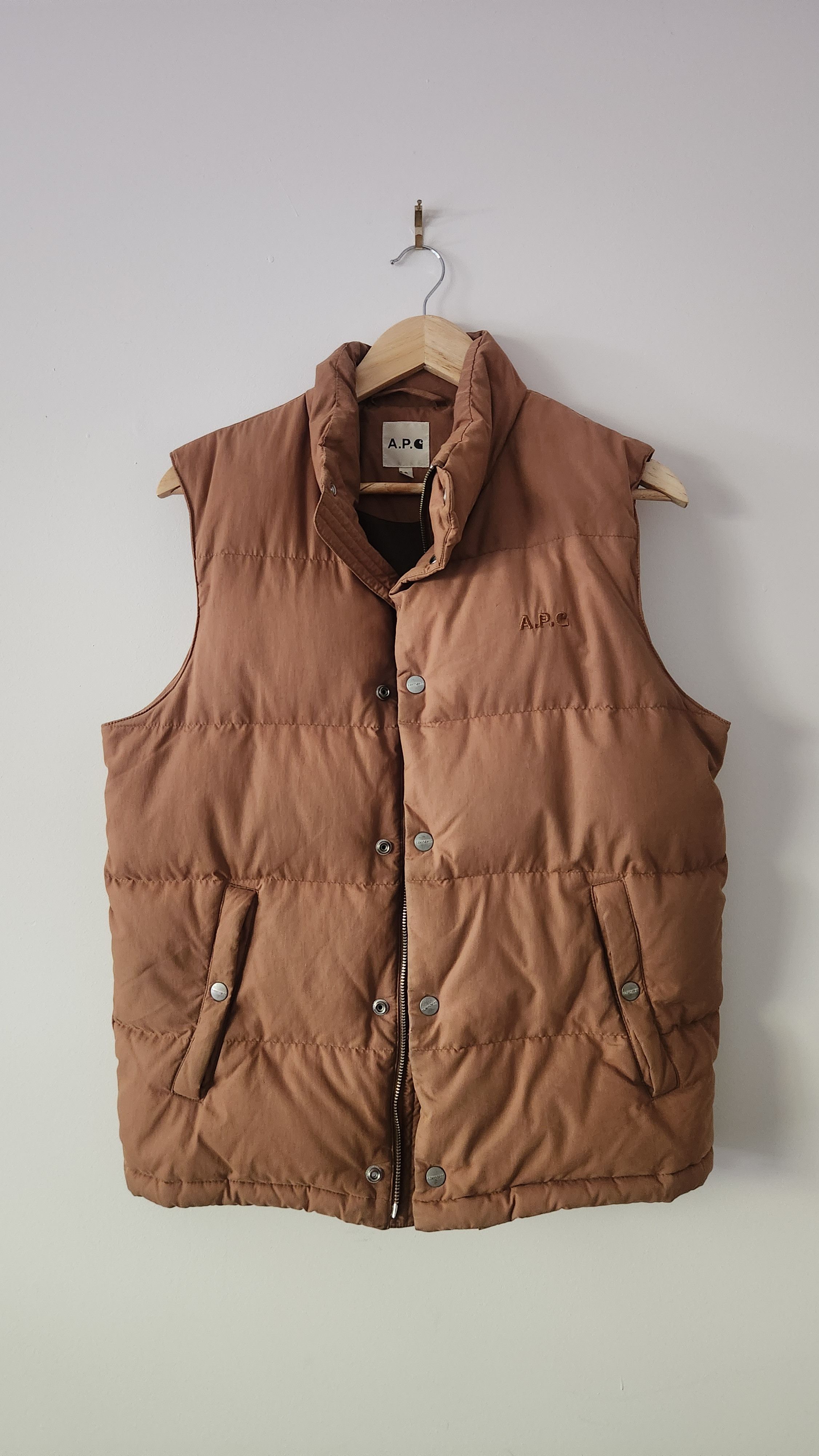 A.P.C. × Carhartt Wip A.P.C. x Carhartt Down Camel Sleeveless Puffer Vest/Gilet Size US S / EU 44-46 / 1 - 2 Thumbnail