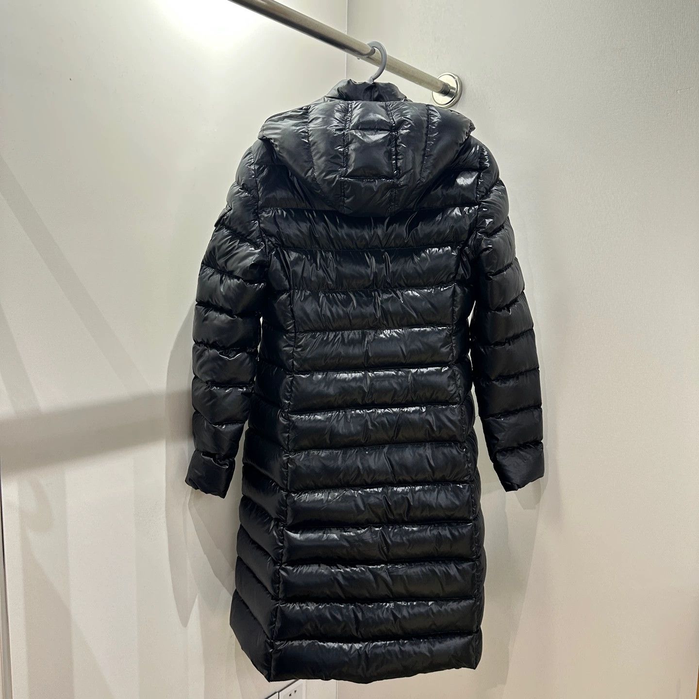 Moncler Moncler apr522 Moka Long Logo Puffer 1 White Gd Size S / US 4 / IT 40 - 2 Thumbnail