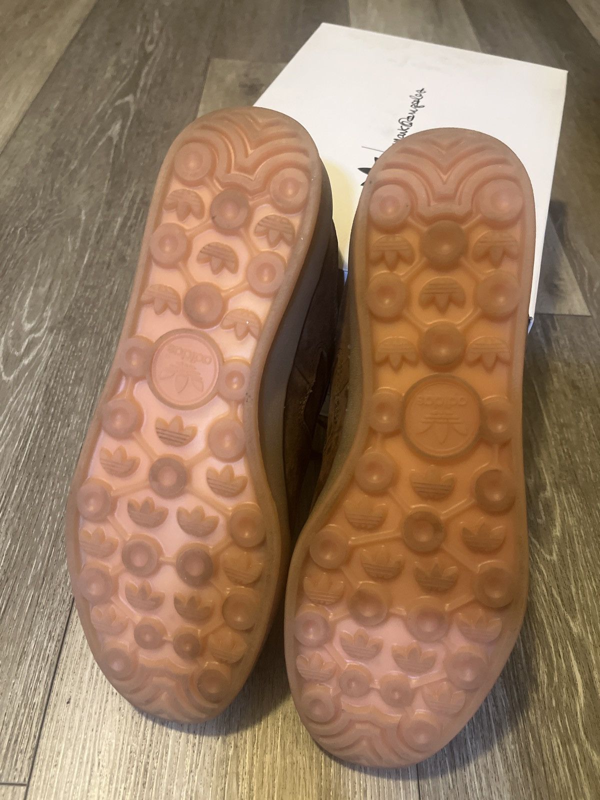 Adidas Aloha Super Karol Winthorp Size US 8.5 / EU 41-42 - 6 Thumbnail
