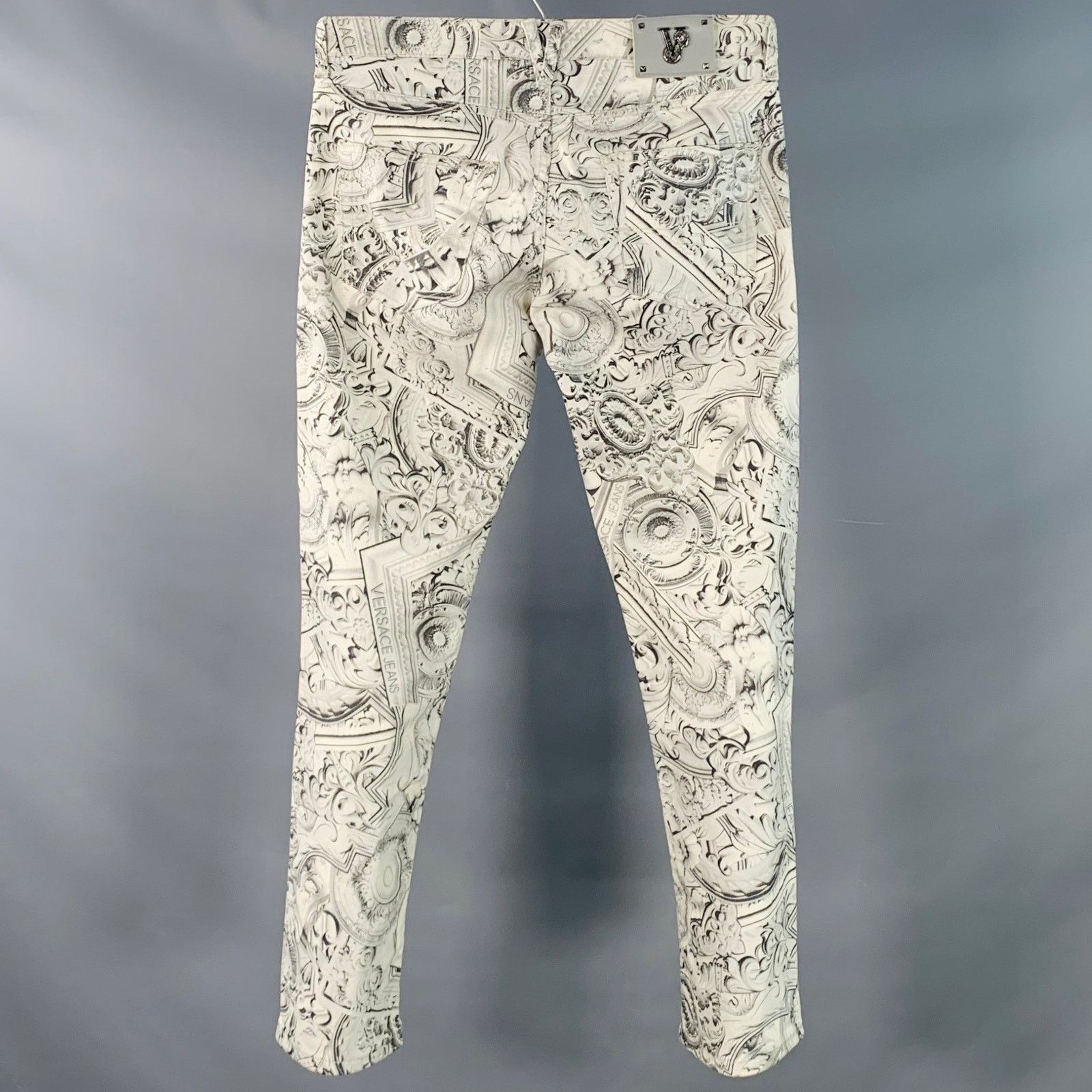 Versace VERSACE JEANSWhite Grey Logo Print Cotton Slim Tapered Jeans Size US 30 / EU 46 - 3 Thumbnail