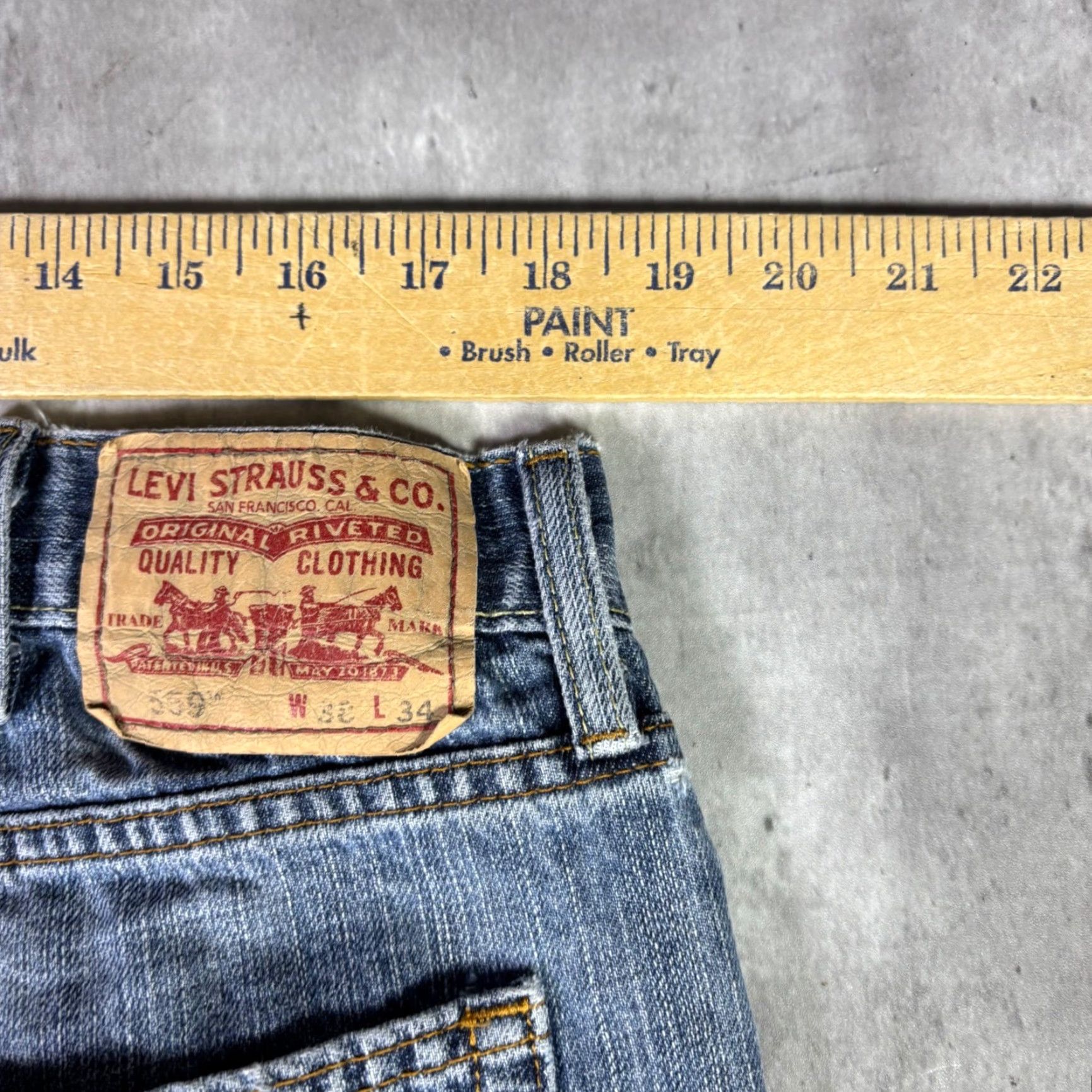 Levi's Vintage Levi's 559 Jeans Bootcut Straight Fit Distressed Faded Wash 36x33 Mens Jeans 90s Blue Size US 36 / EU 52 - 3 Thumbnail