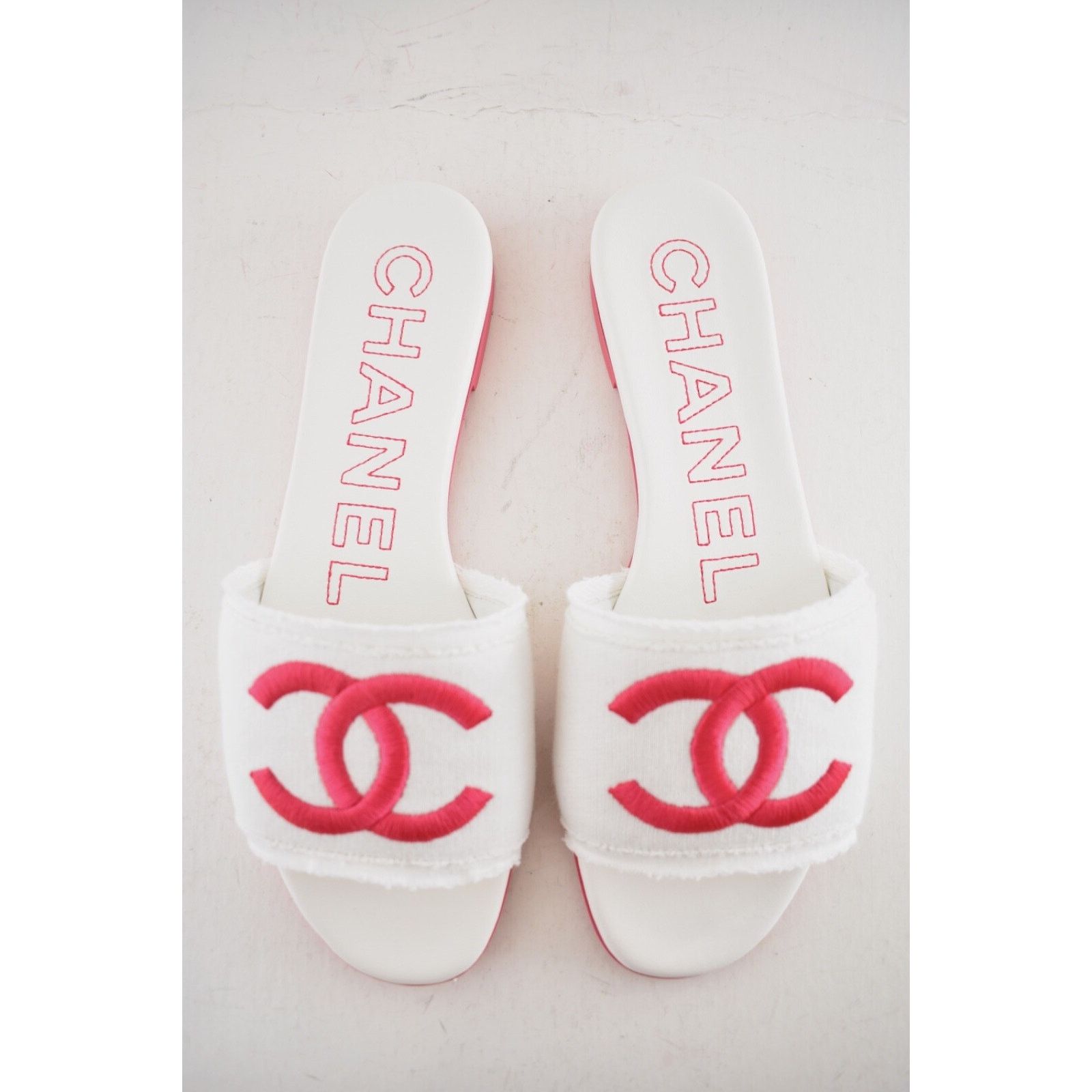 Chanel Chanel 24C White Fuchsia Pink CC Logo Fabric Knit Mule 42 Size US 12 / IT 42 - 8 Thumbnail