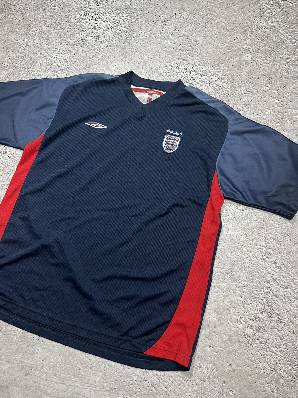 Umbro Vintage Umbro England Jersey Navy Blue Red Football Shirt Size US L / EU 52-54 / 3 - 2 Thumbnail