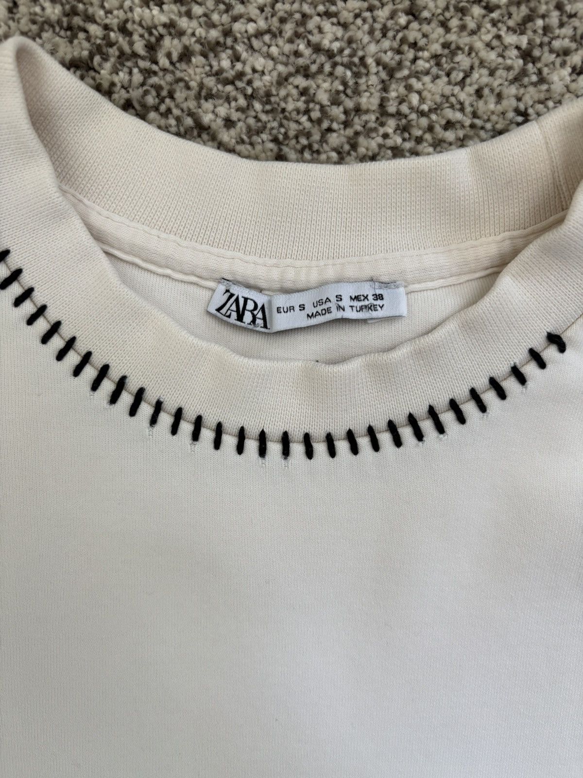 Zara Zara Off-White Tee with Black Accents Size US S / EU 44-46 / 1 - 3 Thumbnail