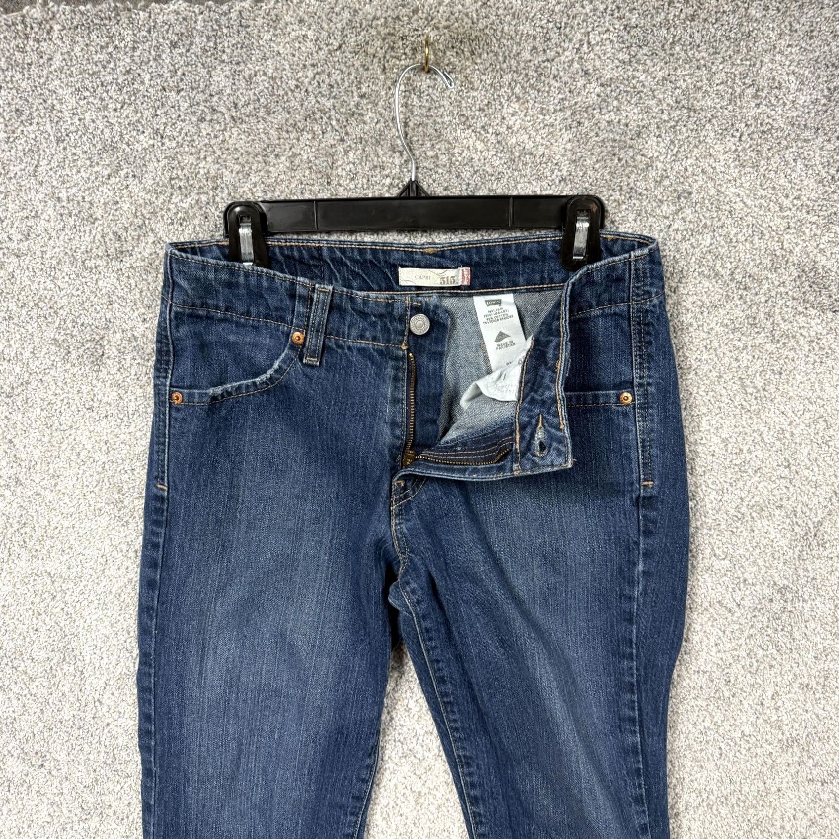 Levi's Levi's 515 Capri Jeans Women 8M 31x21 Medium Blue Denim 5-Pocket Stretch Capri Crop 515 Low Rise Quarter Buckle Hem Vintage No Size 30" / US 8 / IT 44 - 6 Thumbnail