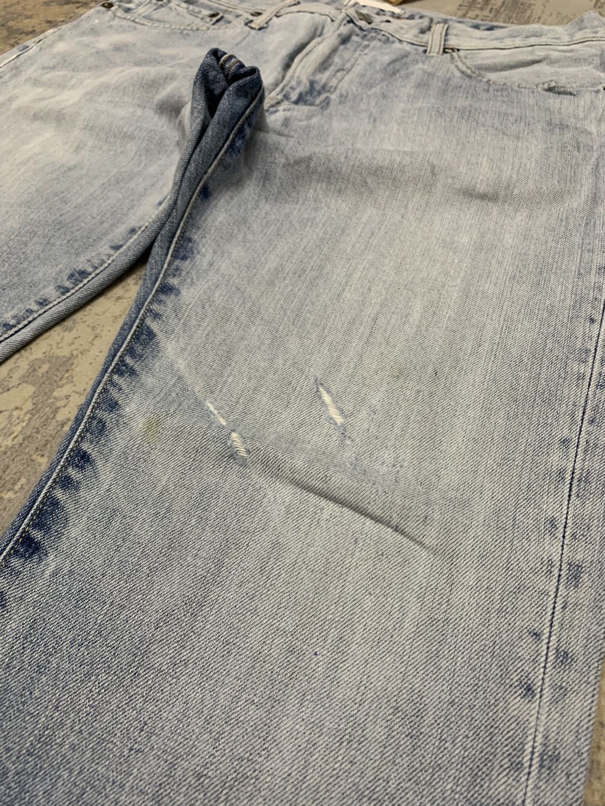 Japanese Brand Japanese Brand Uniqlo Blue Wash Distressed Jeans Size US 33 - 3 Thumbnail