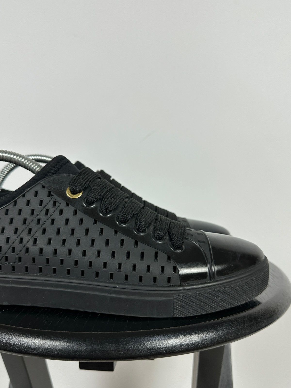 Vivienne Westwood Vivienne Westwood Orb Logo Low Top Sneakers Size US 7 / EU 40 - 15 Thumbnail