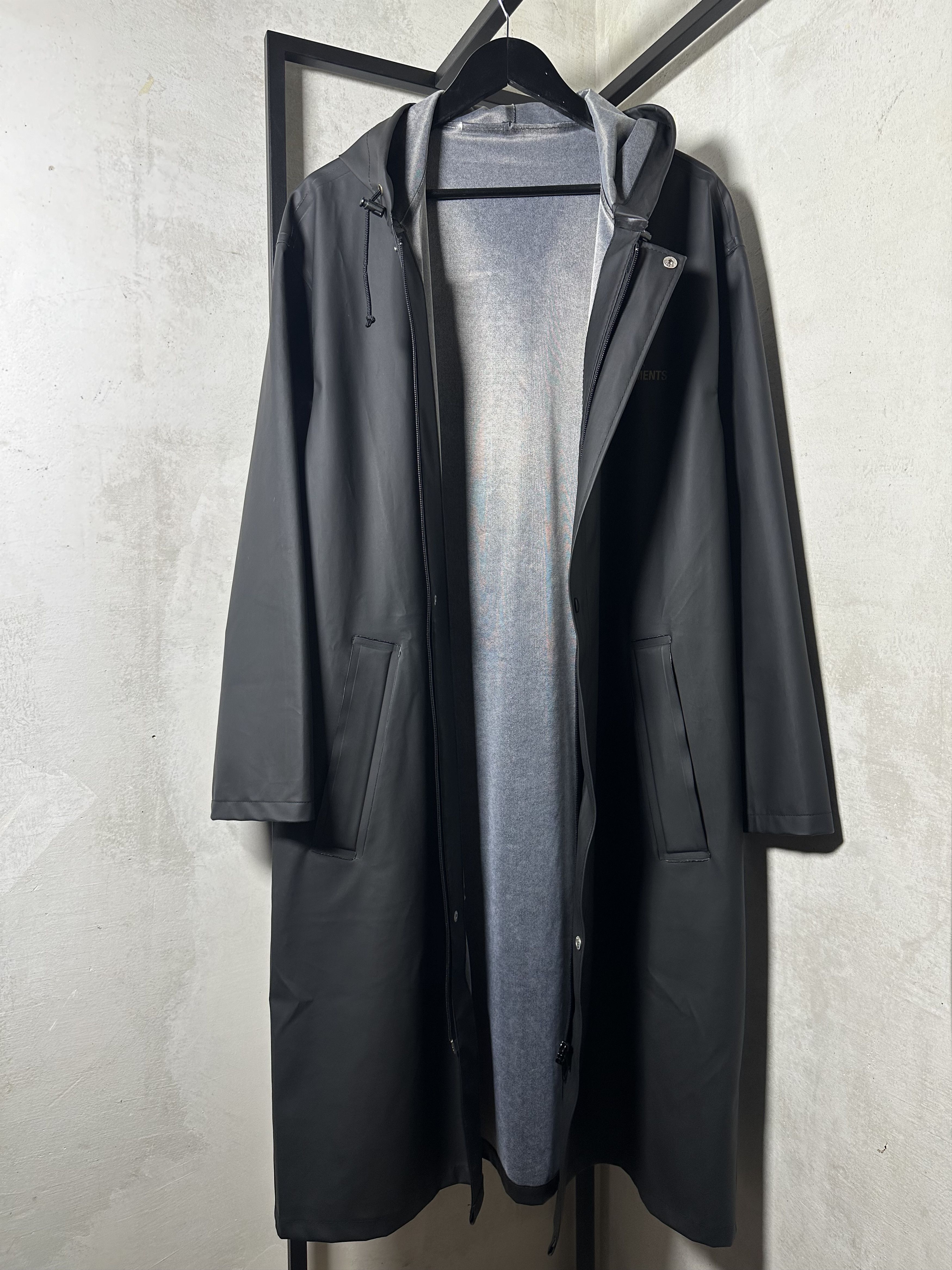 Vetements Vetements - F/W 18 - Oversized Rain Coat Size US L / EU 52-54 / 3 - 11 Thumbnail