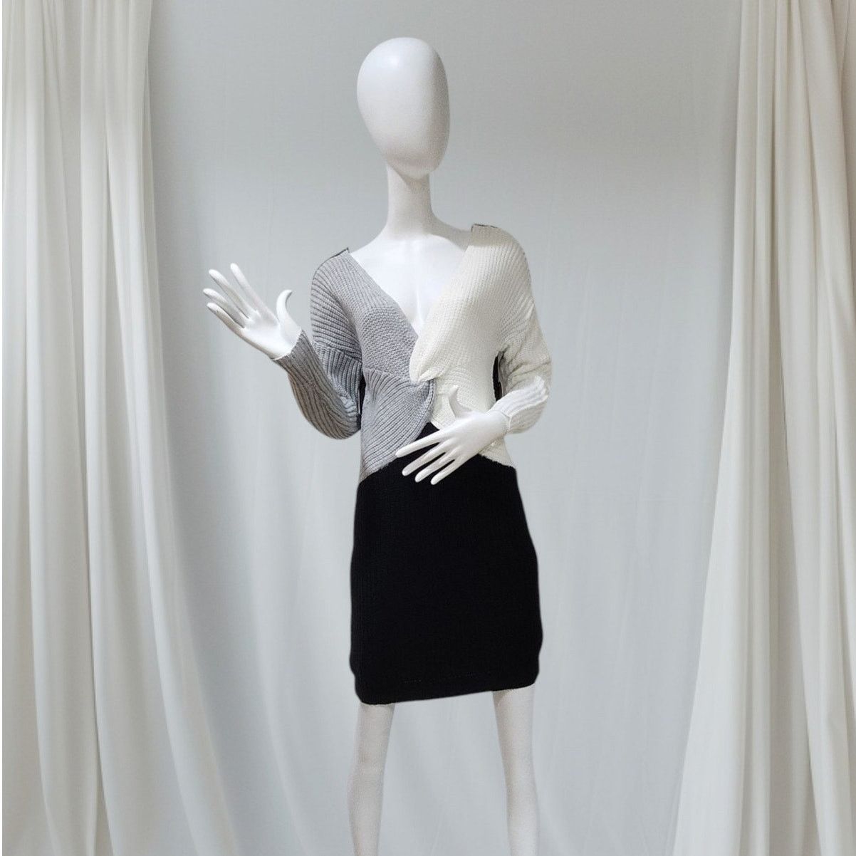 Macys Chic Modern Knitted Dress | White, Black & Gray 3-Tone | M Size M / US 6-8 / IT 42-44 - 1 Thumbnail