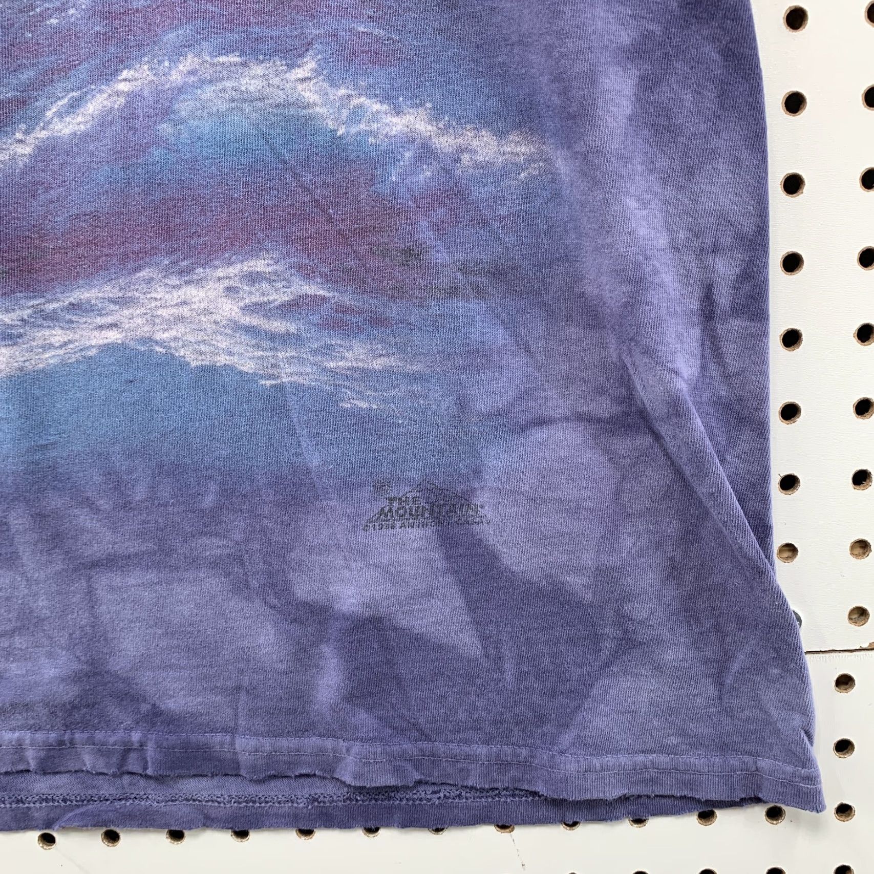 VINTAGE The Mountain Dolphin AOP Shirt Mens Large Purple Cotton Knit Short Sleeve Crew Neck T-Shirt USA Animals Outdoor Regular 90s Mens