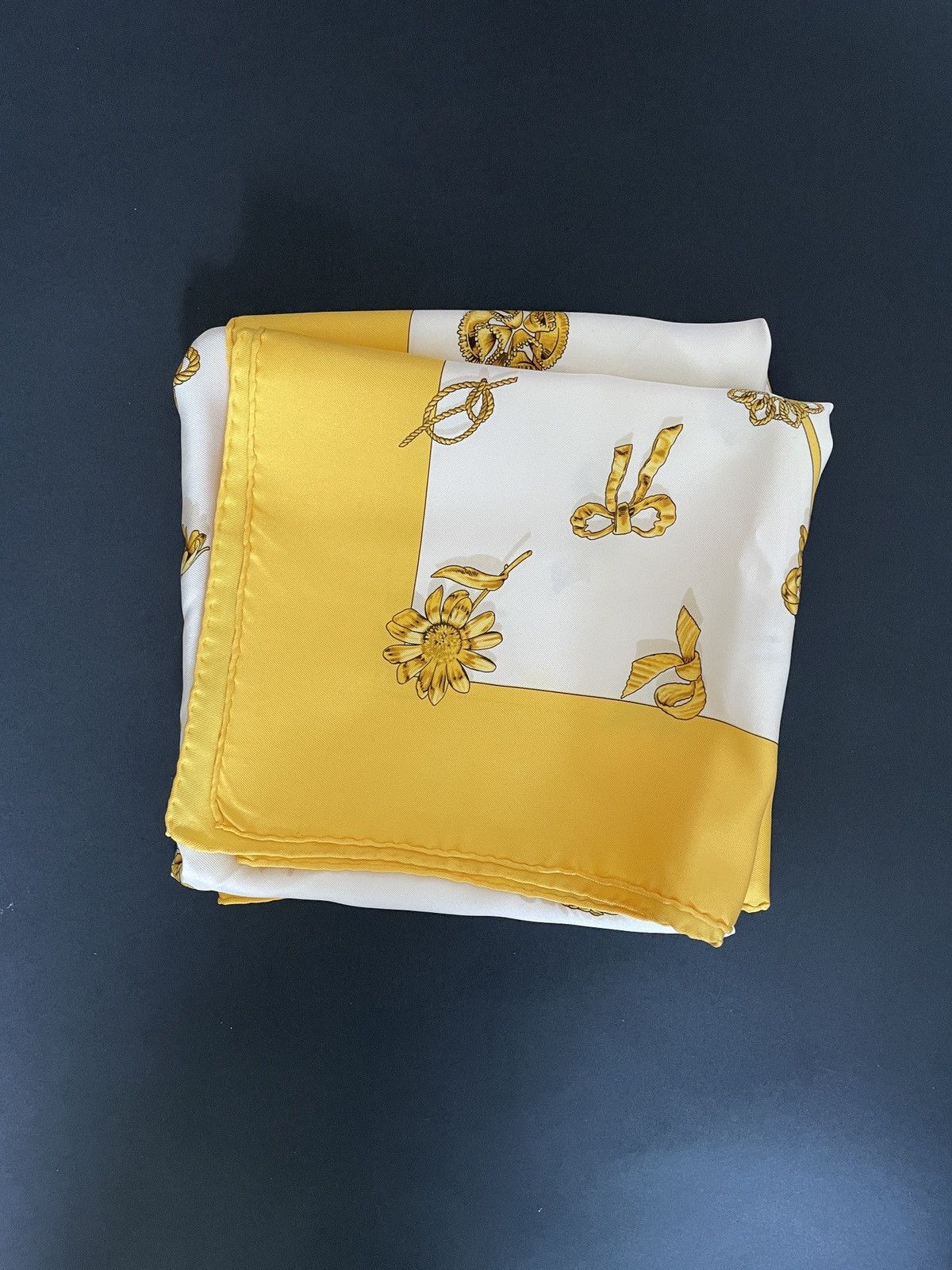 Hermes Hermès Silk Scarf Size ONE SIZE - 1 Thumbnail
