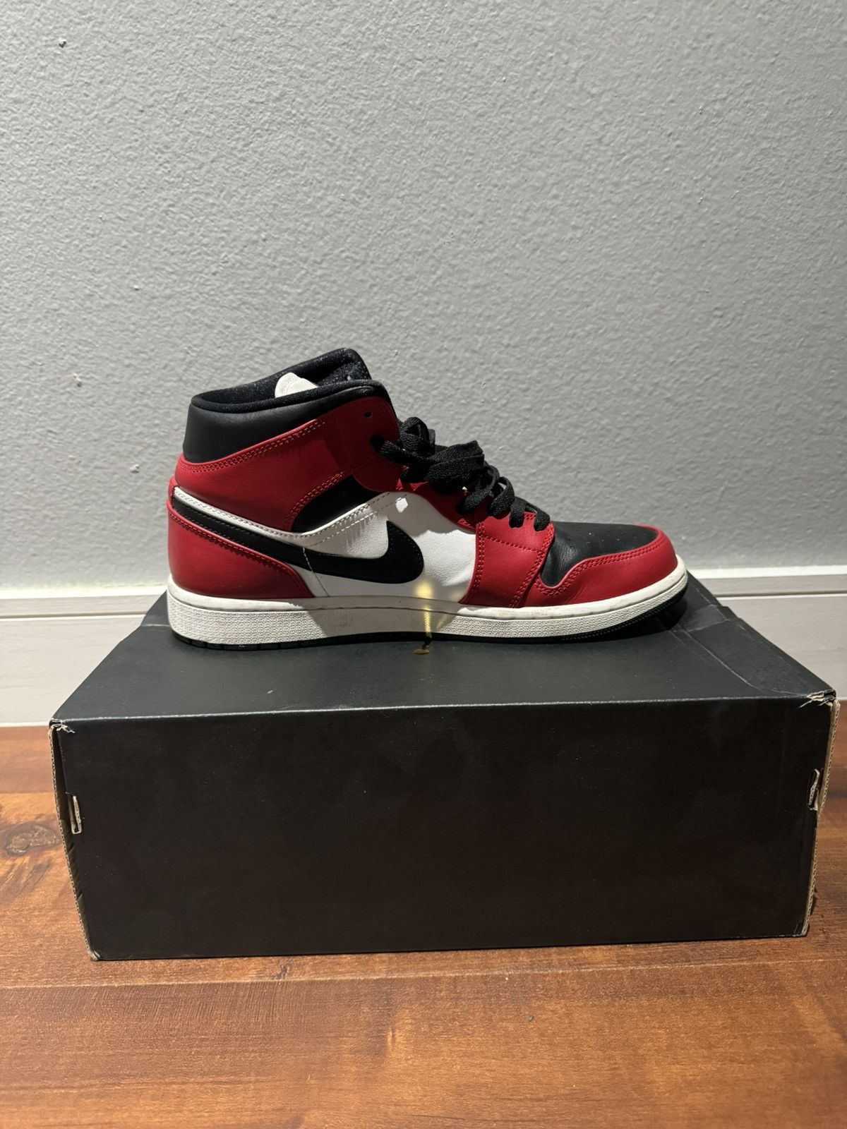 Jordan Brand Jordan 1 Mid Chicago Toe Size US 10.5 / EU 43-44 - 5 Thumbnail