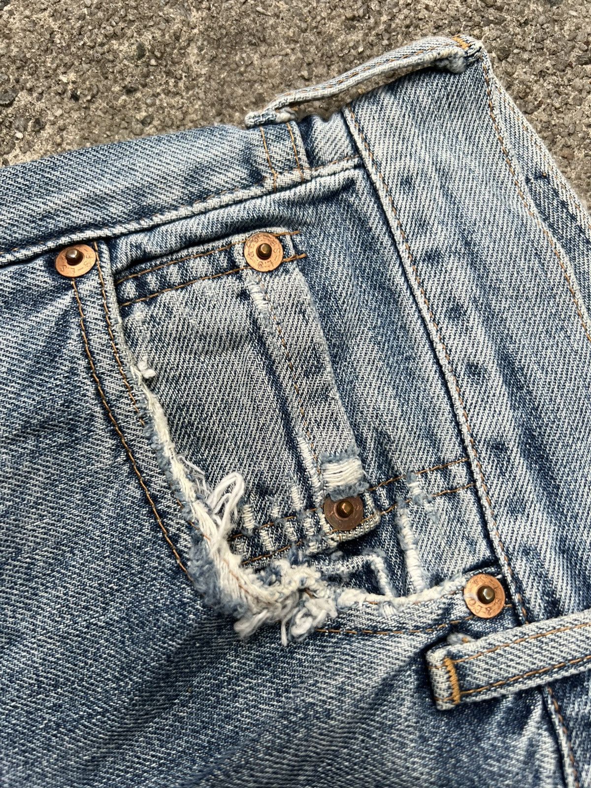 Levi's Vintage 90’s Levi’s 551Z Big E Selvedge Faded Jean Size US 30 / EU 46 - 13 Thumbnail